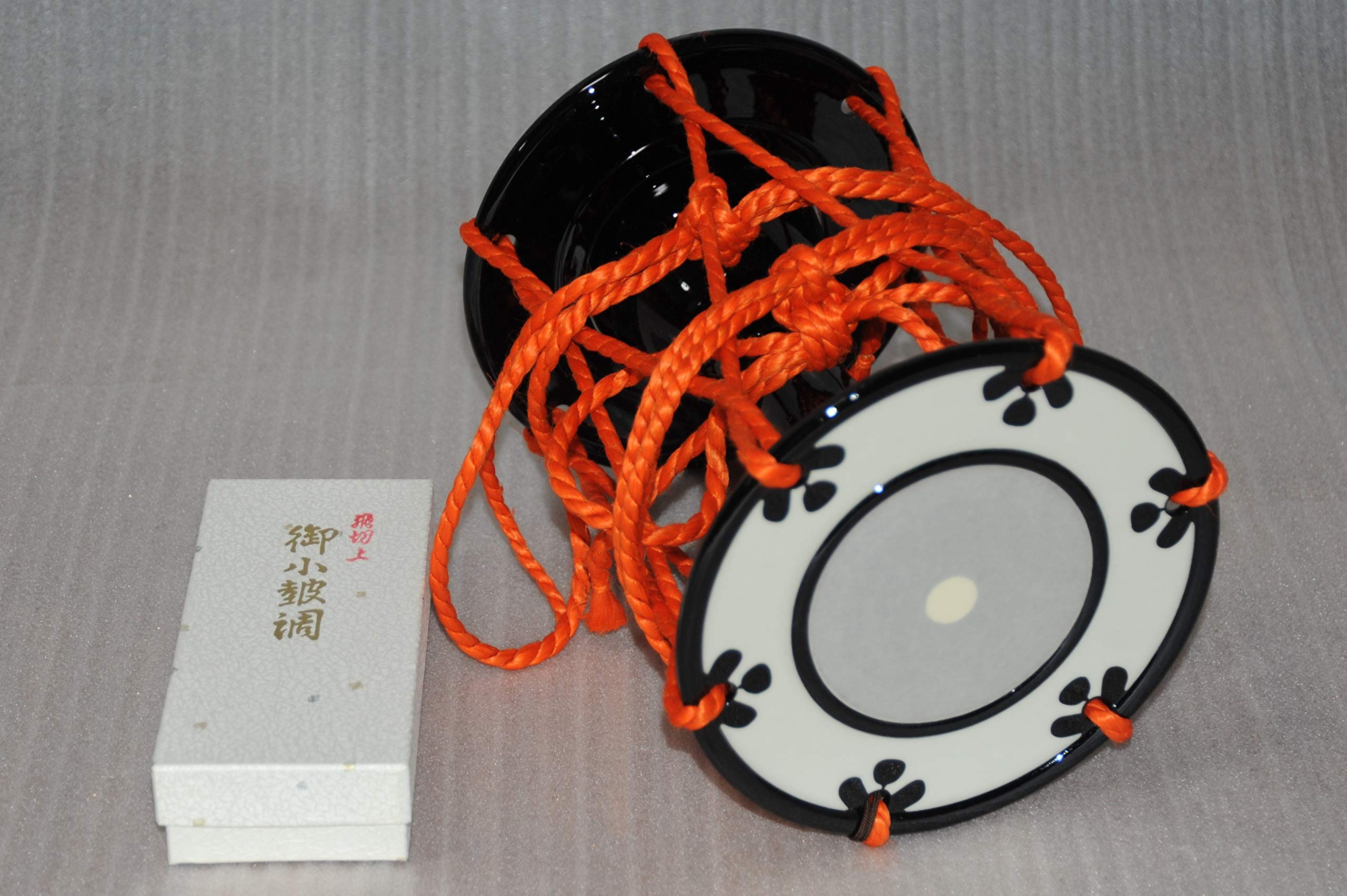 小鼓 本皮2枚 調緒つき Amazon.co.jp: 良く鳴る小鼓 屋外でも使用しやすい合成皮製。調べ緒は