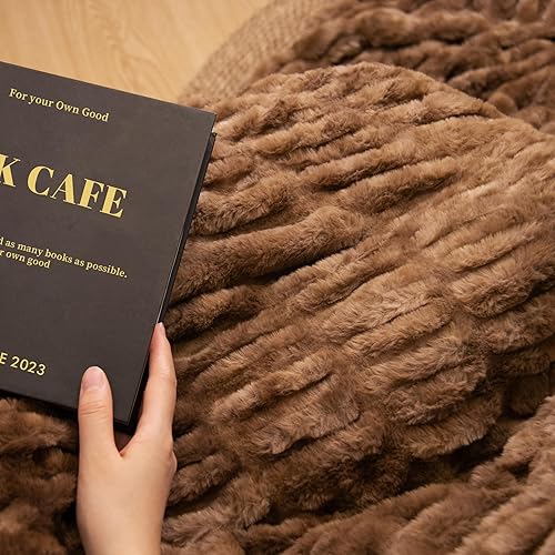 Miniatura 10 de lifein Manta de piel sintética para sofá, manta de felpa negra súper suave de Navidad, acogedora manta gruesa y esponjosa de invierno, cómoda manta