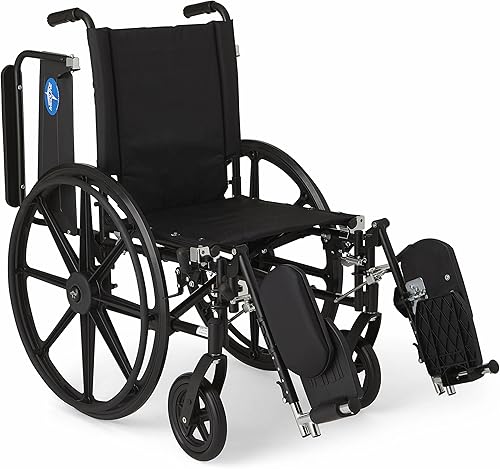 Miniatura 3 de Medline Silla de ruedas ultraligera prémium con brazos abatibles de longitud completa y reposapiernas elevadores para mayor comodidad de asiento de