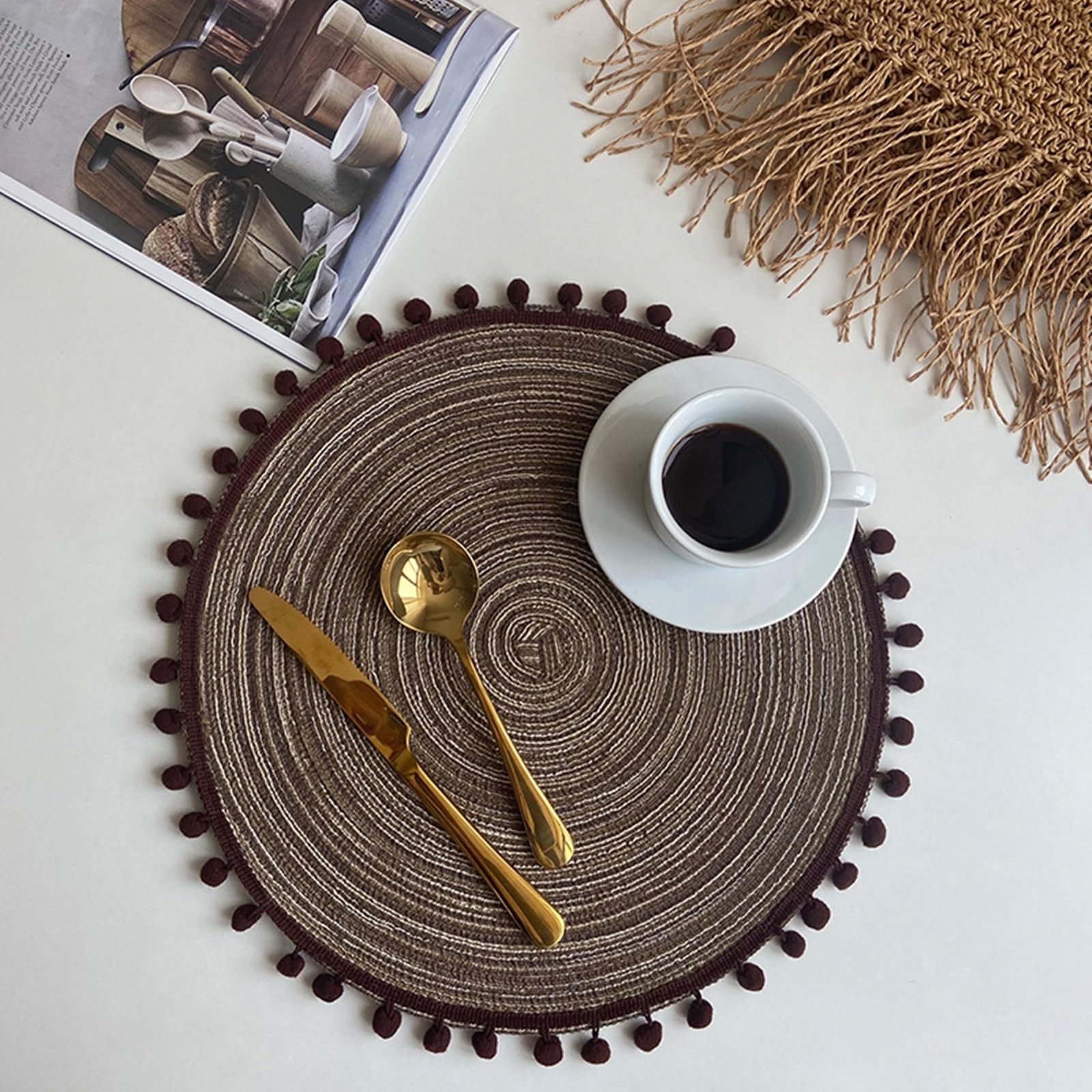 Napperons de salle à manger ronde au design tressé raffiné avec pompons chic