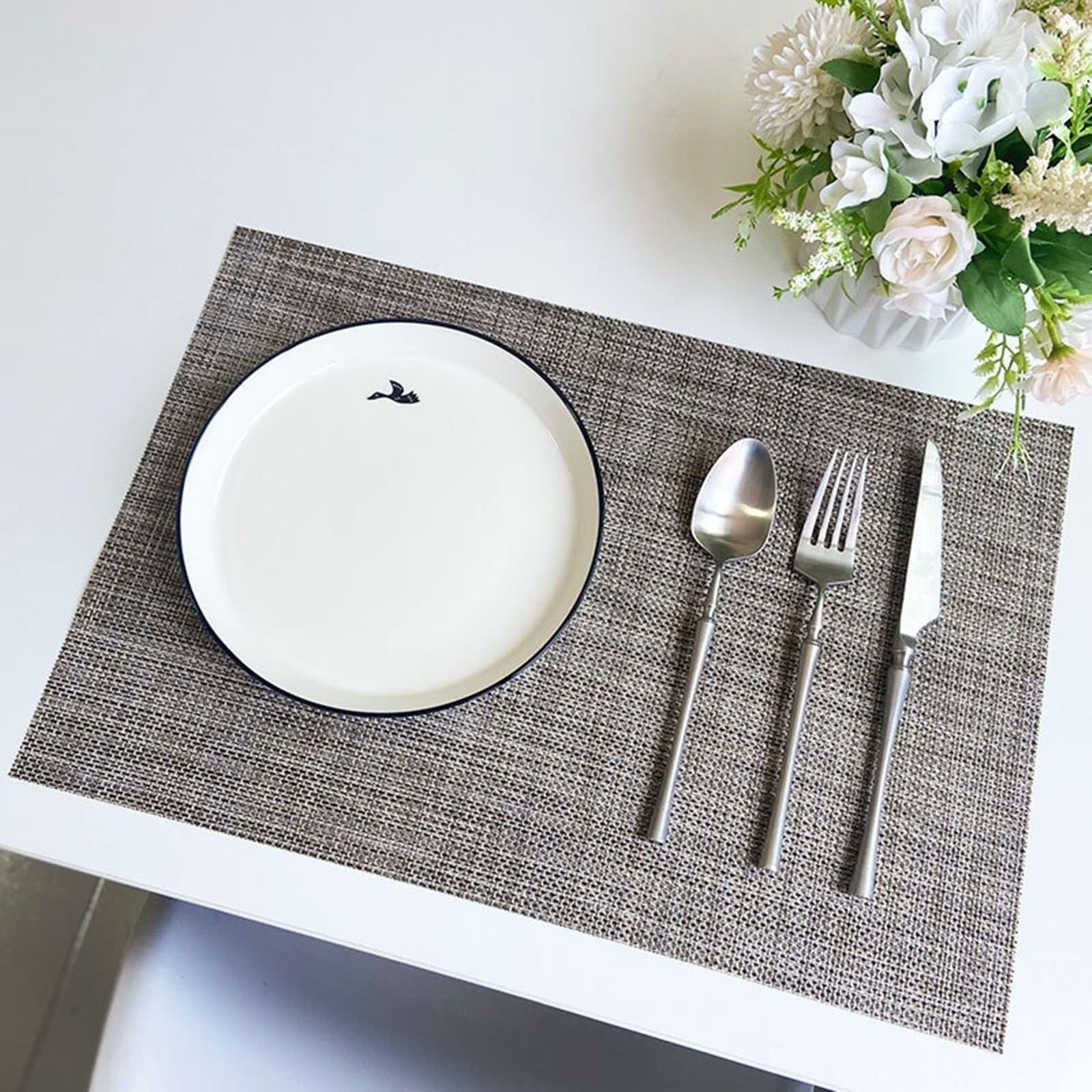 Set de table effet lin marron pour sublimer vos repas de salle à manger en famille