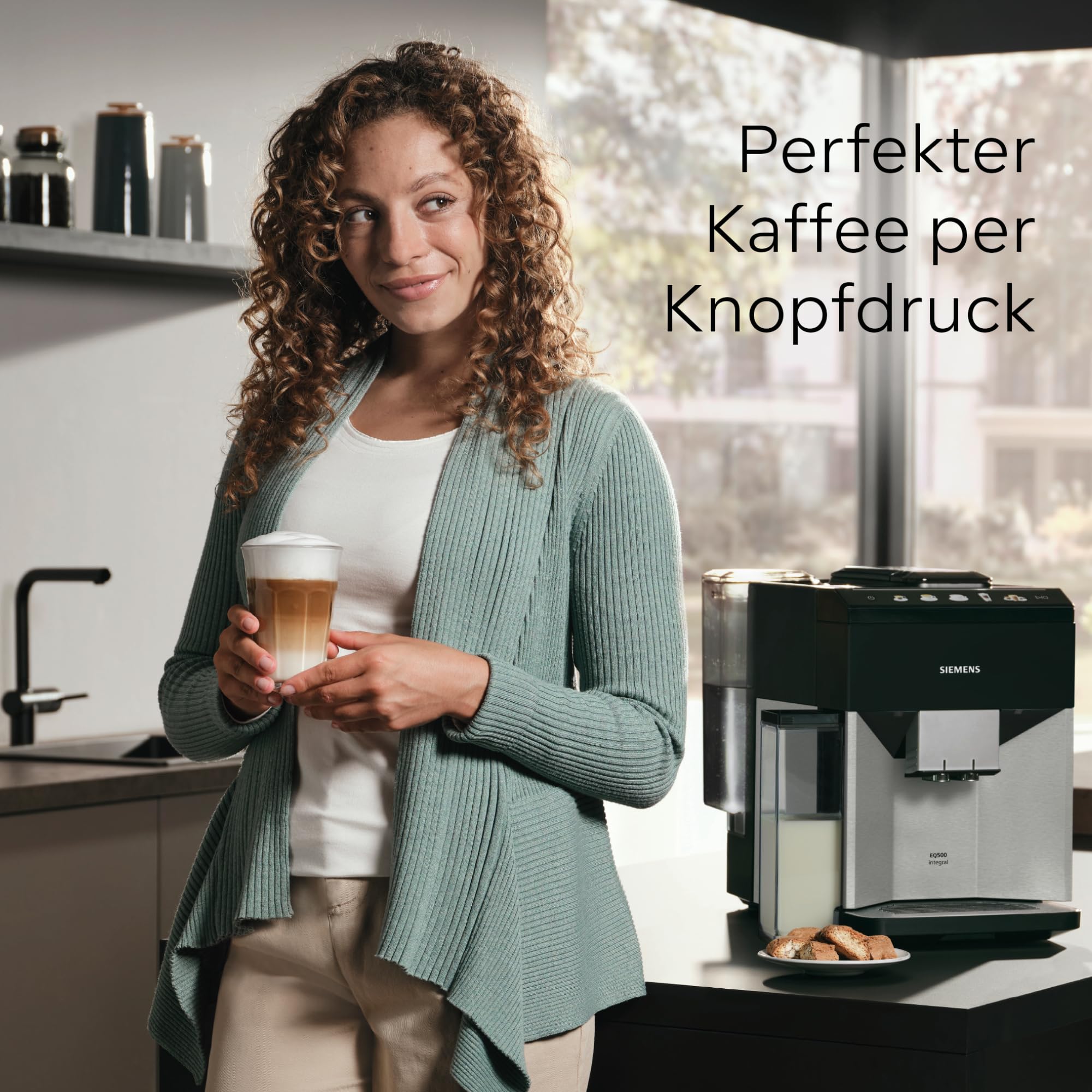Siemens Kaffeevollautomat EQ500 integral, farbiges TFT-Display, 9 Kaffee- und Milchgetränke, Doppeltassenfunktion, Tassenwärmer, entnehmbare Brüheinheit, Edelstahl schwarz, TQ517D03
