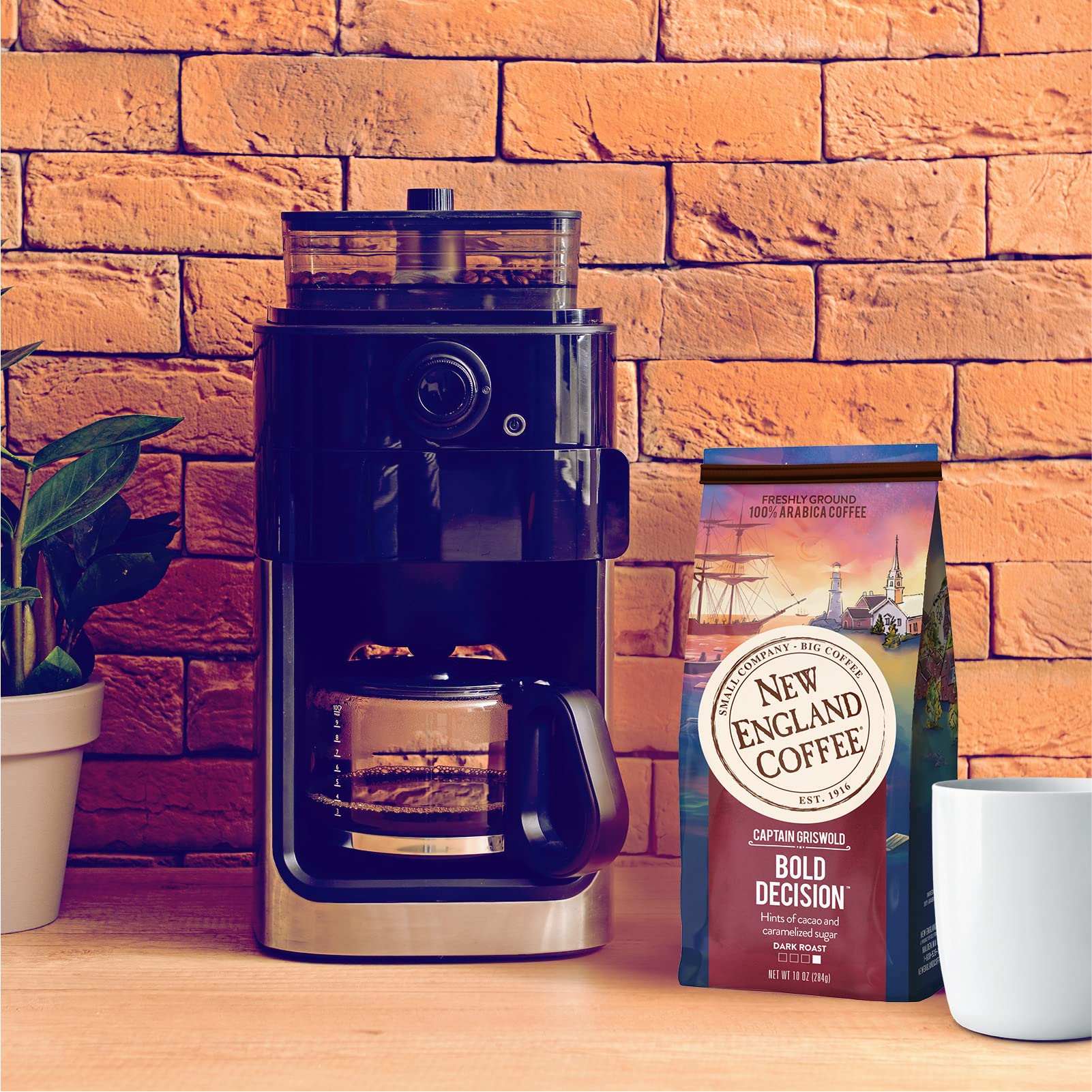 New England Coffee Bold Decision - Bold, Full-bodied Dark Roast Ground Coffee - 10 Ounce Bag (confezione da 6)