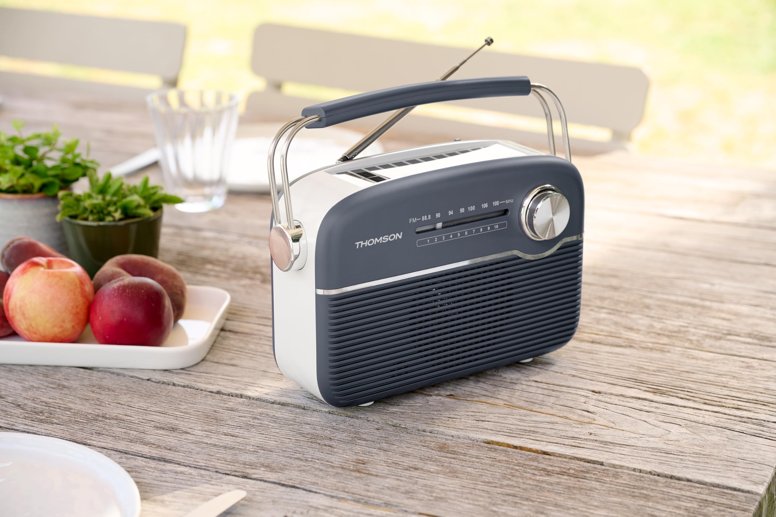 Radio FM, Bluetooth 5.4,Batterie Rechargeable, Secteur ou Recharge Solaire Thomson (Grise)