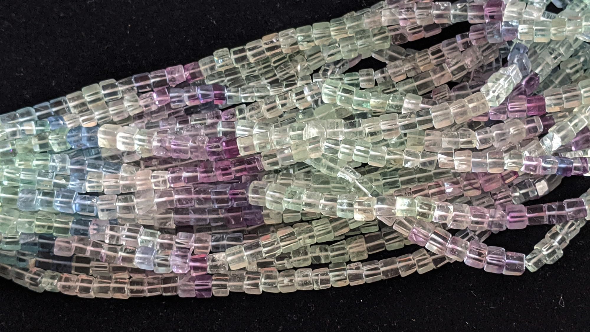 4-5 mm fluorytowe zwykłe koraliki w pudełku, naturalne koraliki z wielu fluorytów w kostce, wielofluorytowe kwadratowe koraliki do biżuterii (1 nitka - 5 nitek) - AAG98, 16 cali, 1 nitka