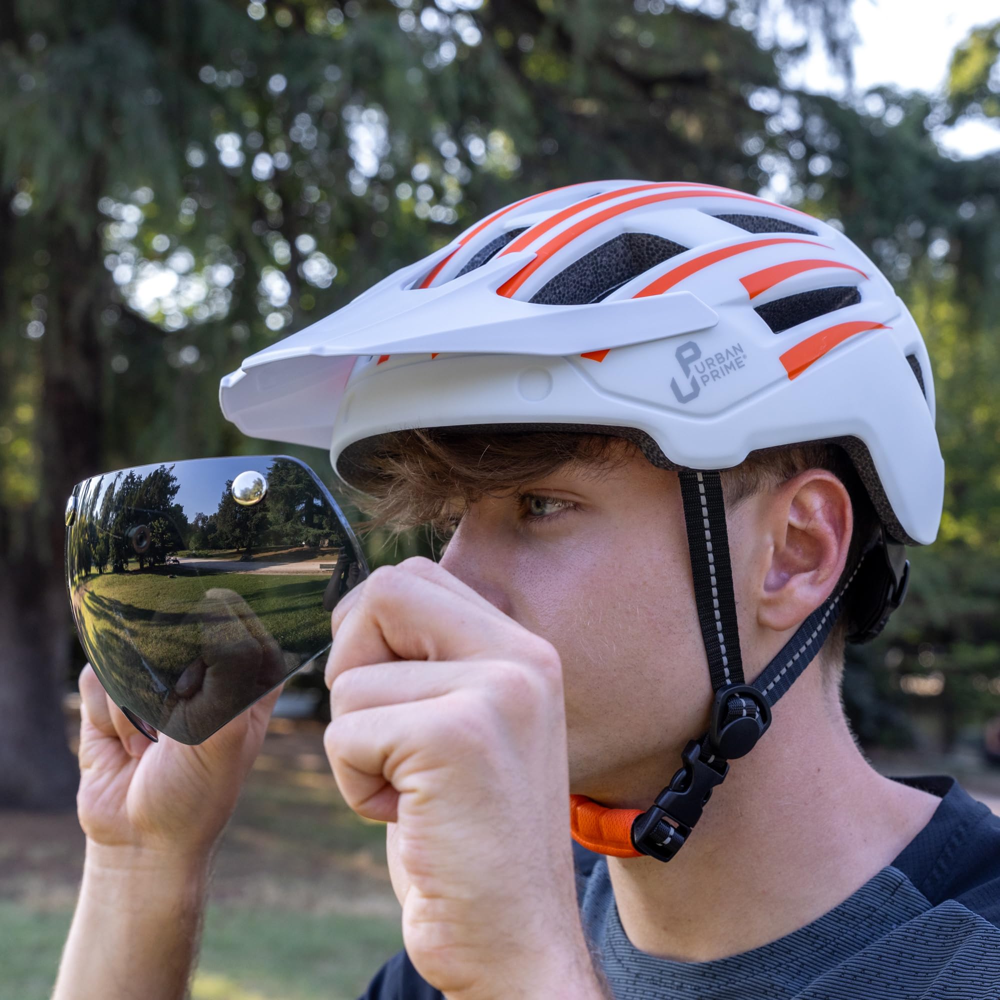 Energy Helmet, Casco Protettivo con Visiera e luci per Bici, ebike e Monopattino Elettrico Unisex Adulto, Bianco e Arancione, L