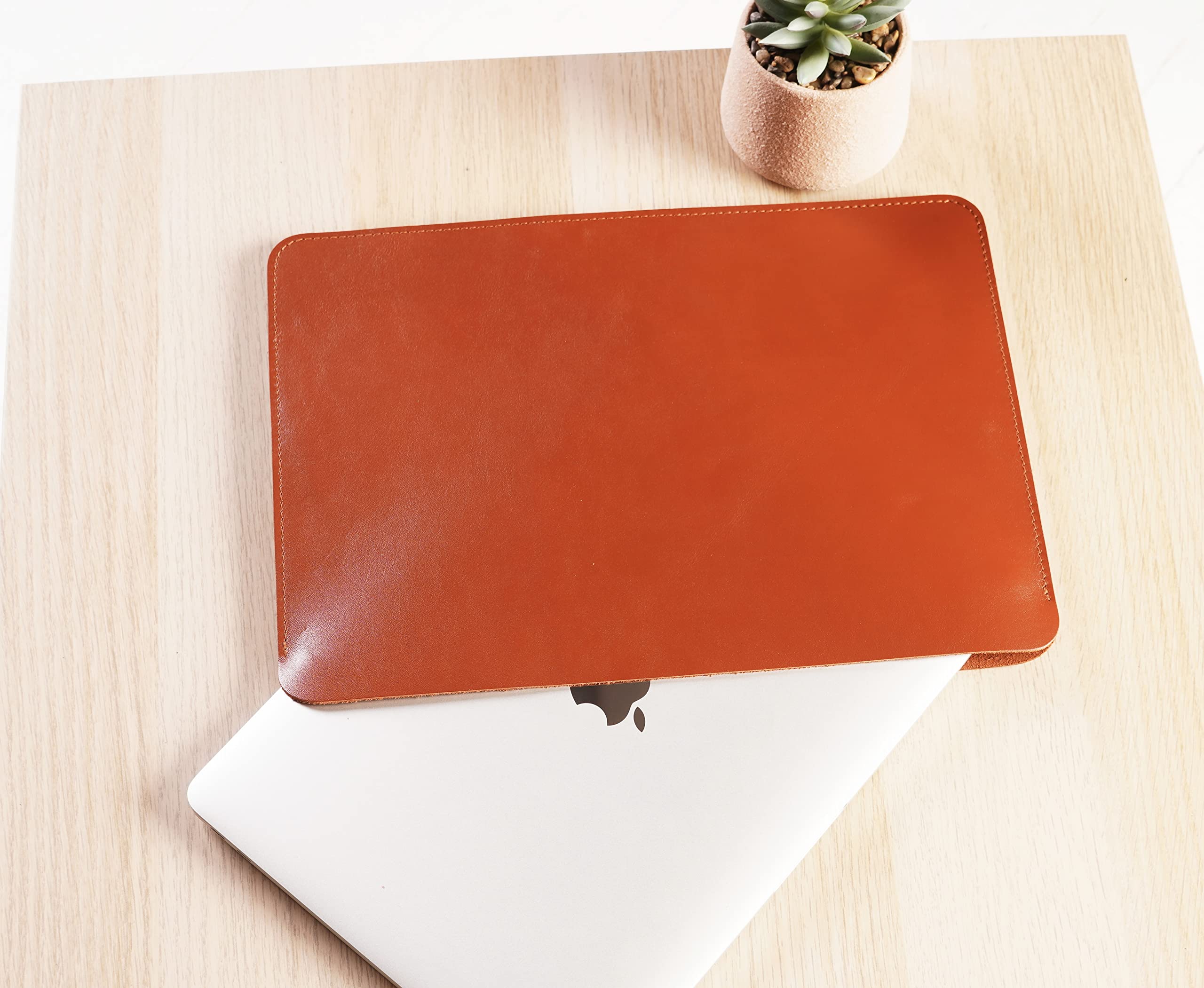 MacBookアクセサリー Macbook 13-inch Leather Sleeve MRQM2FE/A Amazon.com: Genuine Leather Sleeve Case for 13 inch MacBook