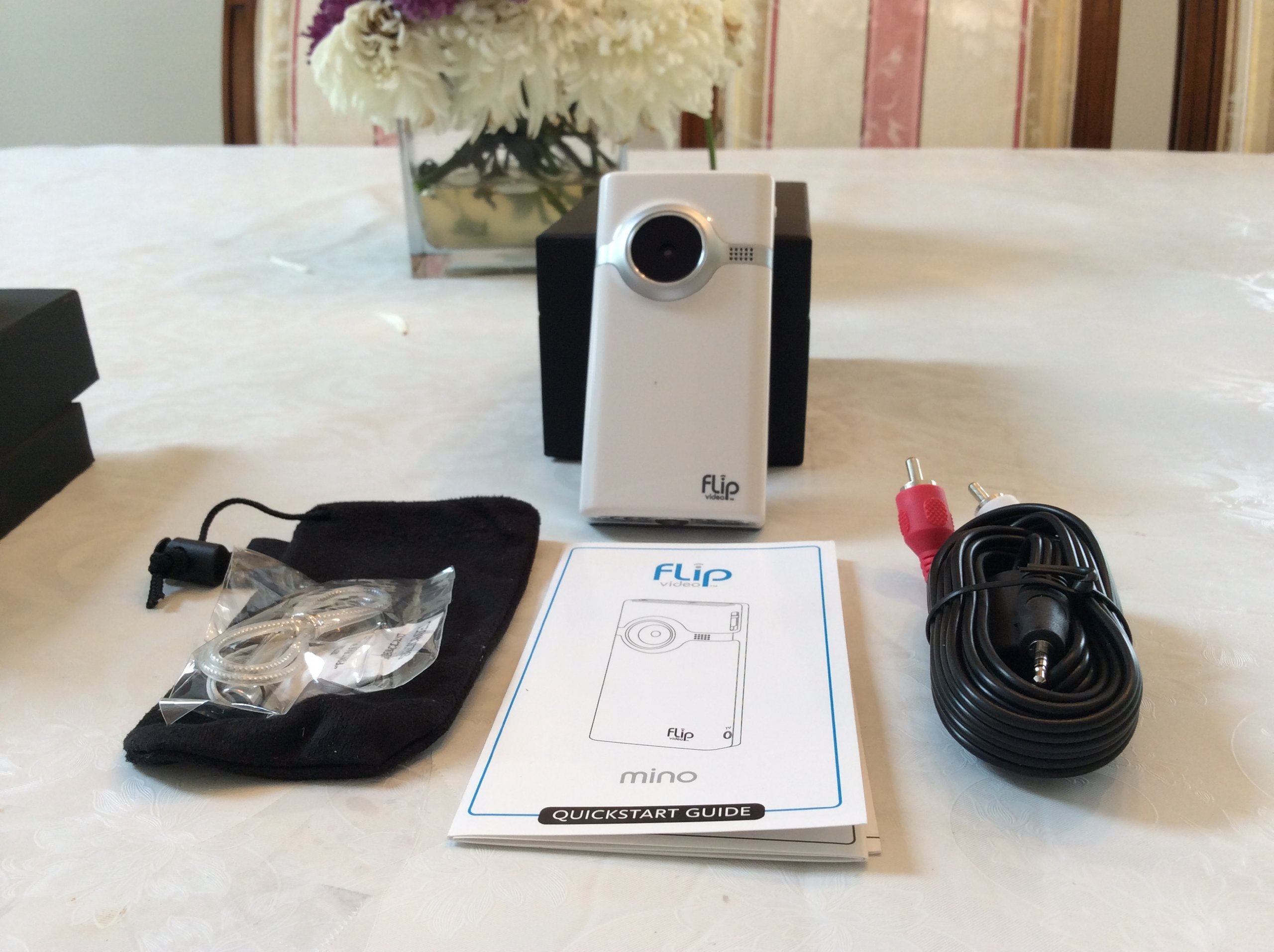 Amazon.com : Flip Mino Video Camera - White, 2 GB, 1 Hour