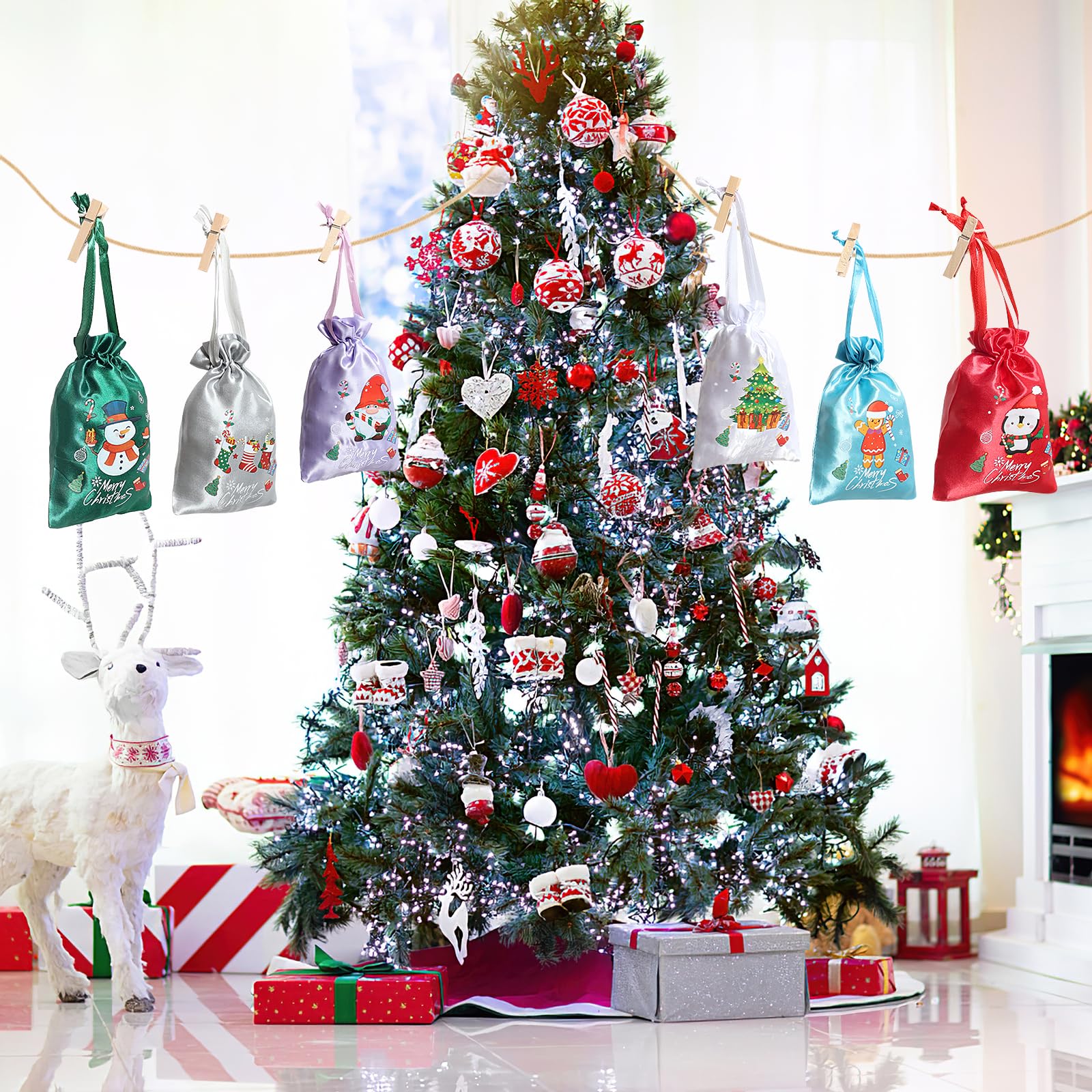 24 Stück kleine Weihnachtstüten mit Kordelzug, niedliche Satin-Geschenktüten für Weihnachten, Adventskalender, verschiedene Leckerli-Taschen für Winterurlaub, Partygeschenk