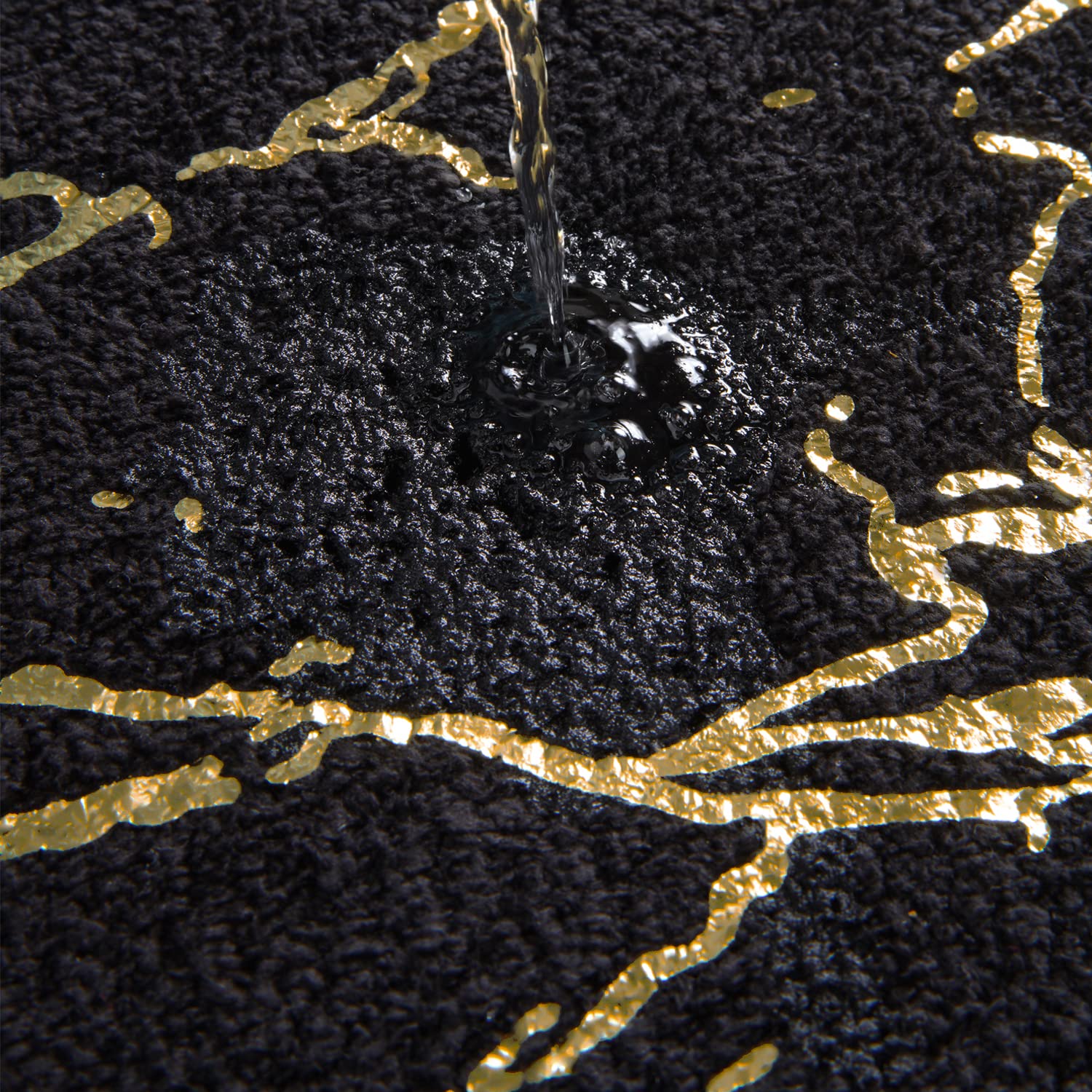 QJHOMO Schwarze lange Badematte, 60 x 120 cm, große Badezimmermatte, rutschfeste Badematten, Goldstreifen, Marmorteppich, saugfähig, Mikrofaser, maschinenwaschbar, Bodenteppich für Dusche, Wohnzimmer,