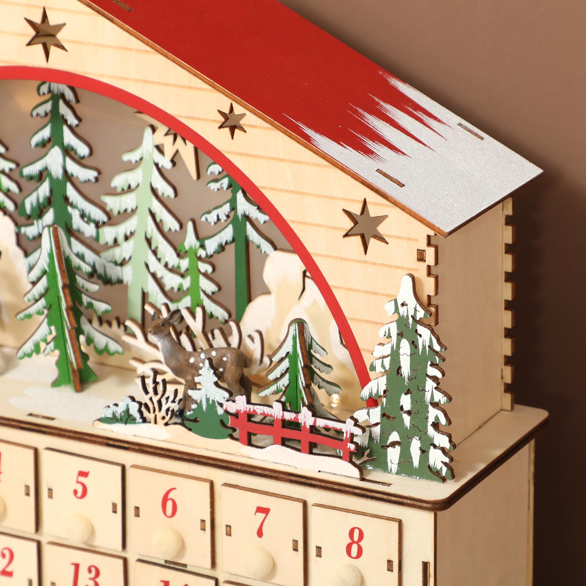 HOMCOM Calendario de Adviento para Rellenar de Madera, con Luces LED y 24 Cajones, Calendario de Adviento de Navidad Reutilizable con Escena de Pueblo, Decoración Navideña, 36x10x34 cm, Natural