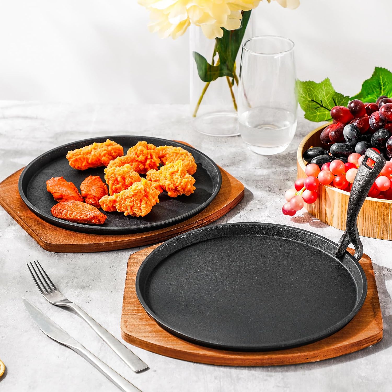Mimorou 2 Sets Cast Iron Fajita Plate Set 9.84'' Steak Plate Sizzling Pan with Wooden Base and Gripper Fajita Skillet for Home Restaurant Kitchen Catering Cooking for Grilling Meats Seafood