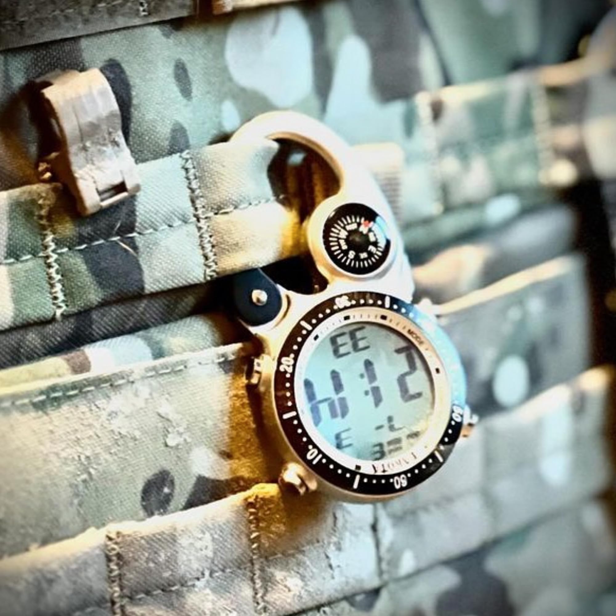 Dakota Watches Company, Digitale Uhr zum Anklippen