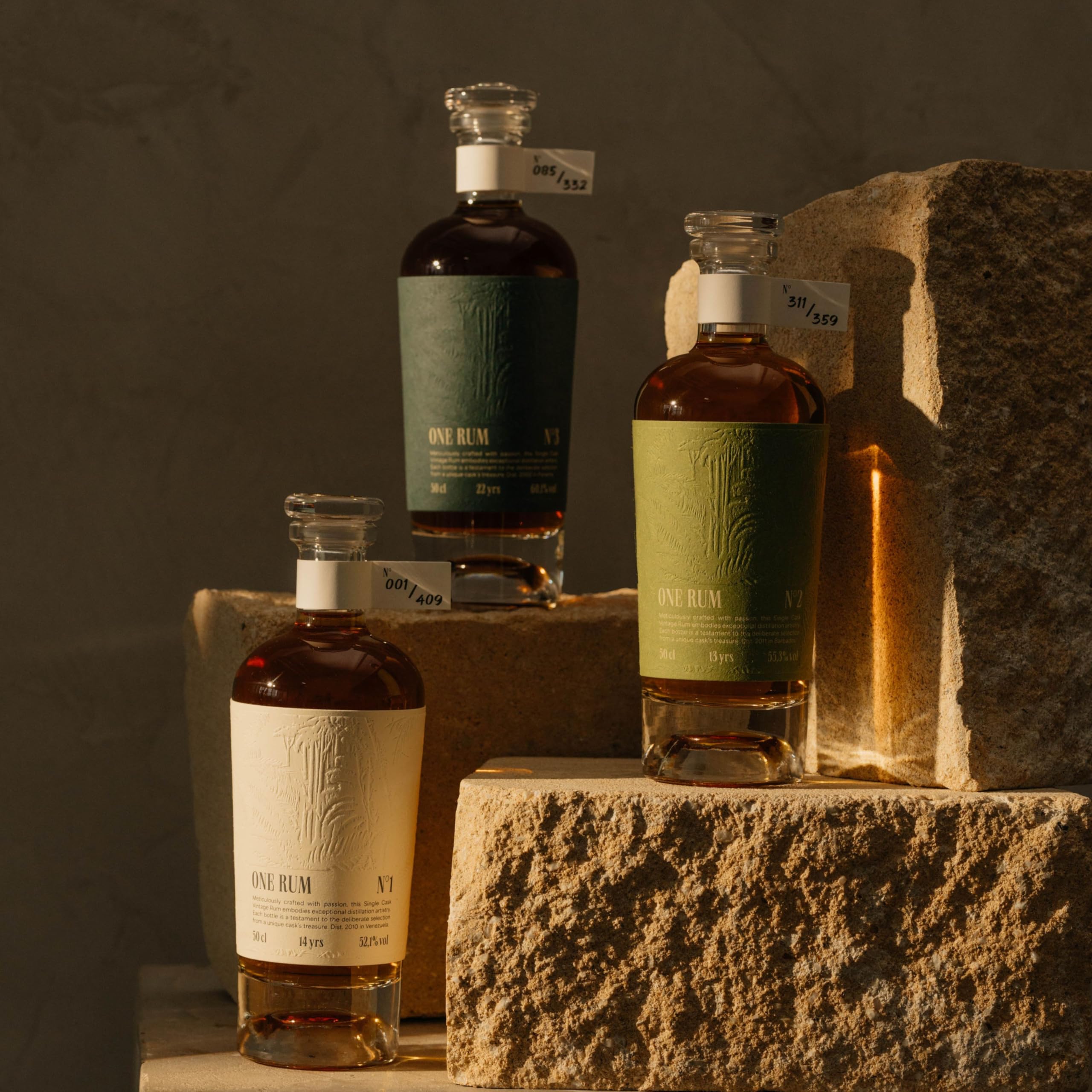 ONE RUM No. 3 – Premium Rum aus Panama | 22 Jahre gereift | Column Still | Streng limitiert auf 332 Flaschen | Fassstärke 60,1% Vol. | Exklusive Rarität & Geschenk für Männer, Genießer & Sammler