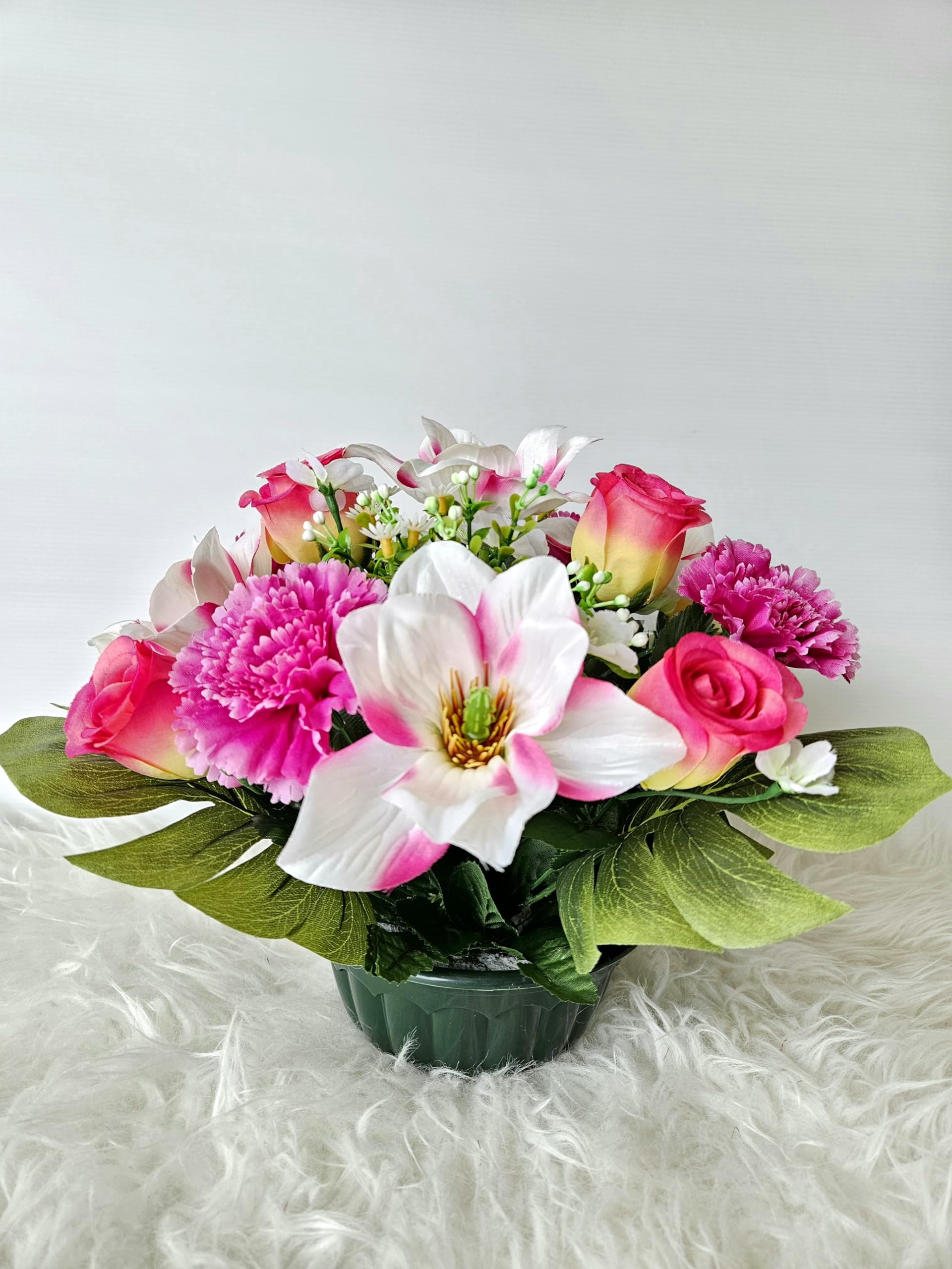 Composition de Fleurs Artificielles, Lesté Ciment pour Une Très Bonne Tenue à L' extérieur. Réalisé par Nos Soins, Fleurs de Qualité.