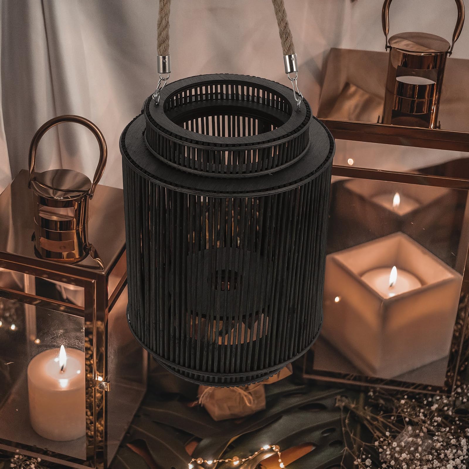 Farol Decorativo Negro de Ratán y Madera para Mesa o Estante