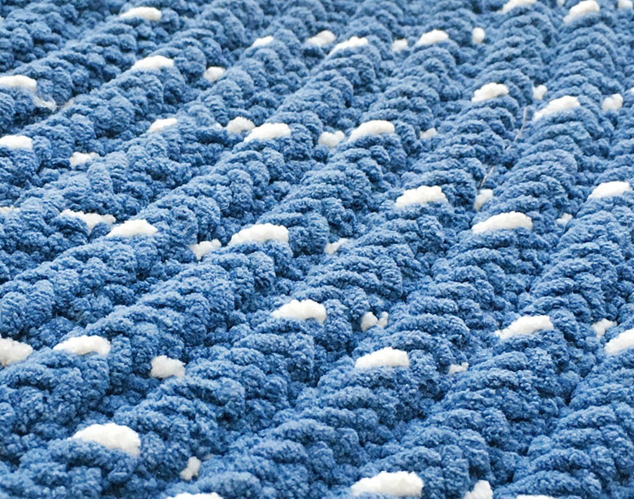 UKELER Blue Placemats, 15-Inch Round Placemat Braided Woven Placemats Set of 6