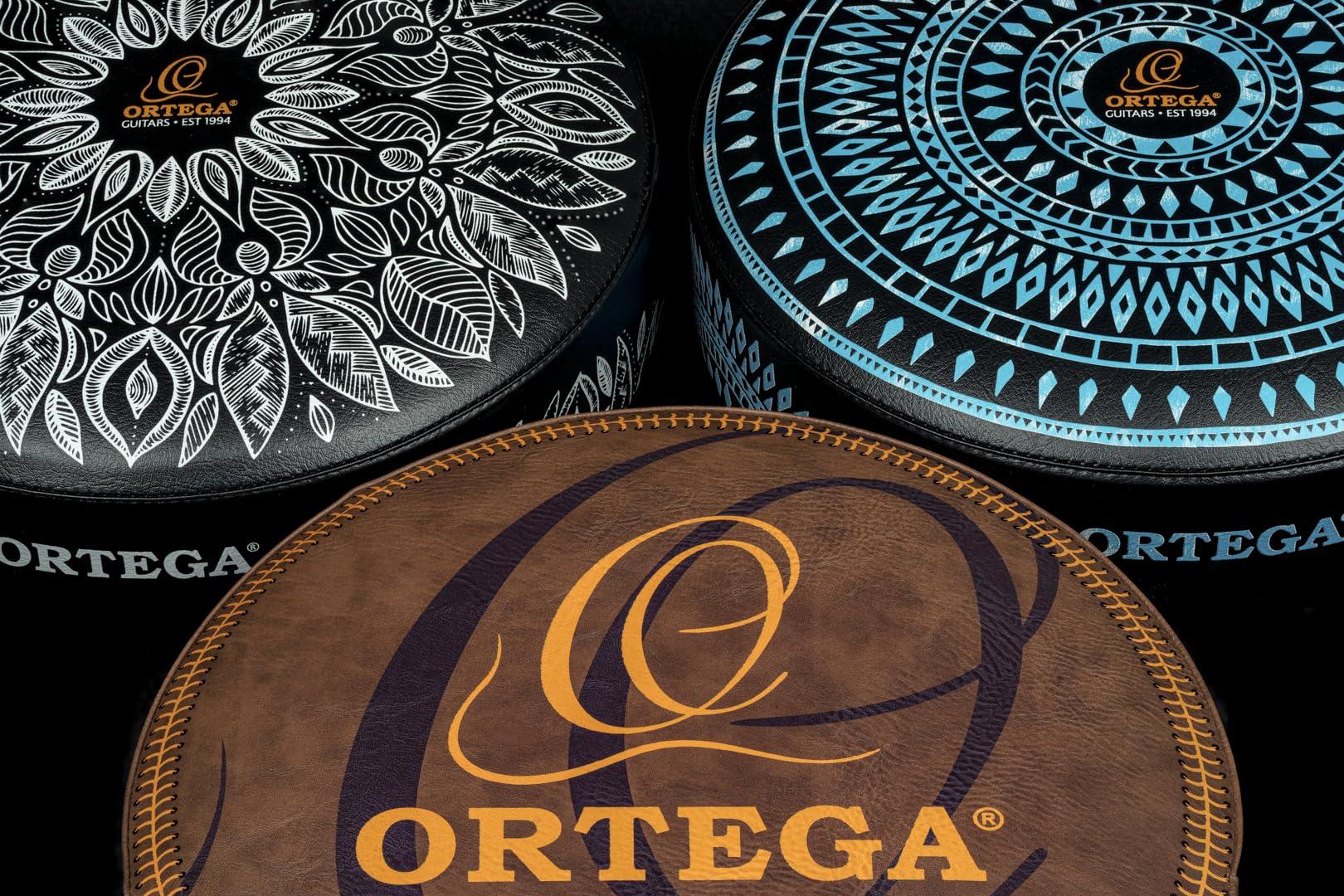Ortega Guitars gepolsterter Stage Hocker – für Bühne, Bar, Studio, Showroom – 76 cm Höhe – White Kaleidoscope (OBS30-WHKC)