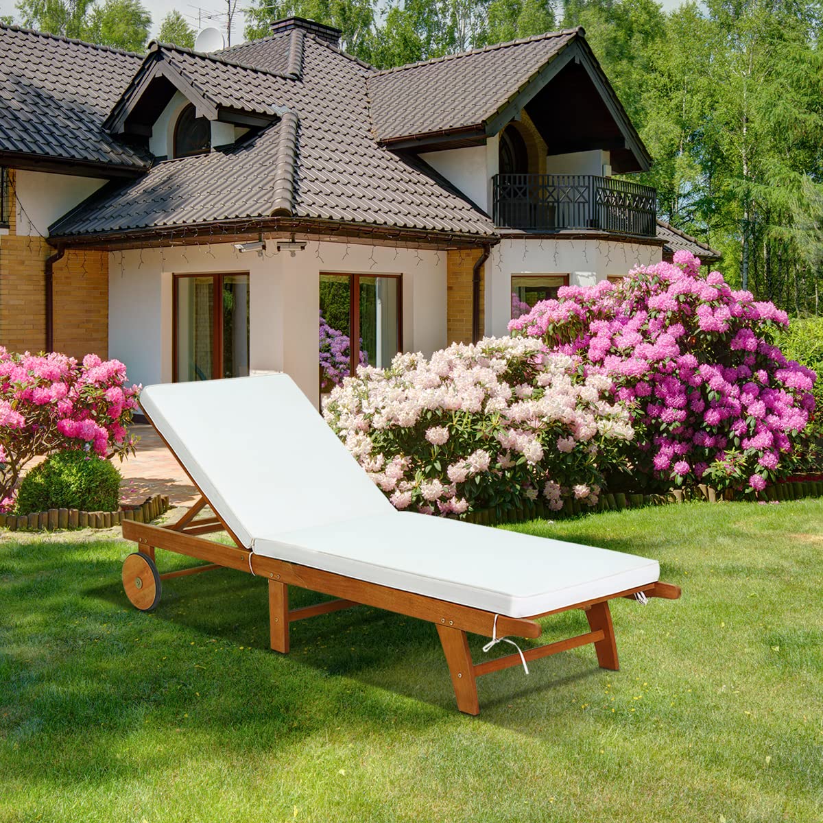 GIANTEX Sonnenliege Klappbar, Mobile Gartenliege mit Rollen, Liegestuhl mit Verstellbarer Rückenlehne, inkl. Kissen, Relaxliege Strandliege Massivholz bis 160 kg belastbar, Liege Garten (Holz)
