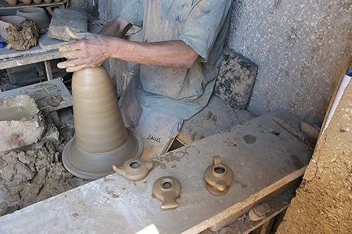 Vista 9 de Lámpara de aceite de arcilla herodiana bíblica con aceite de oliva de Belén, auténtica réplica de Tierra Santa con bolsa de regalo y certificado