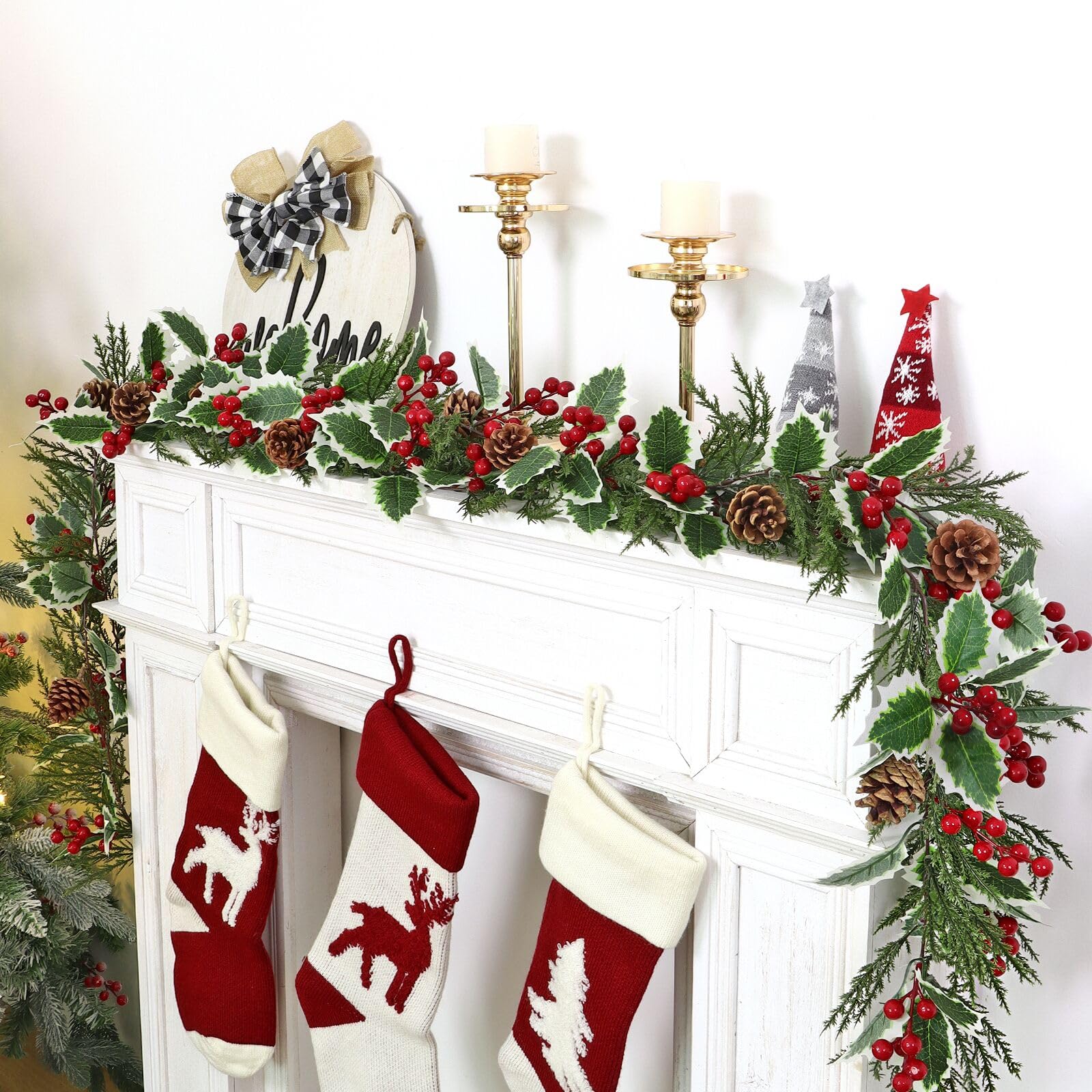 Betylifoy Lot de 2 guirlandes de Noël artificielles de 1,8 m avec aiguilles de pin, feuilles de houx en rotin avec baies rouges à suspendre pour cheminée de Noël, décoration d'intérieur (2 pièces, 1,8