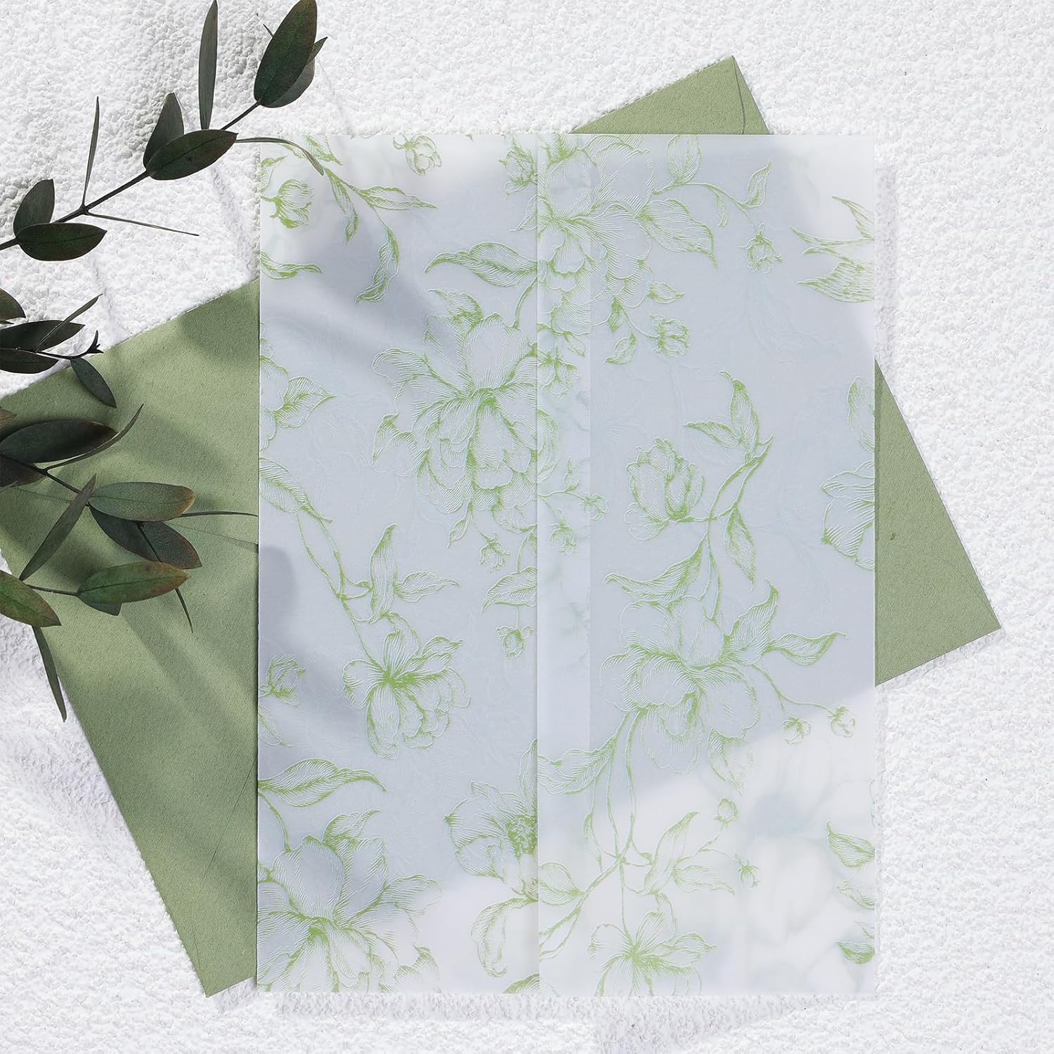 UNIQOOO 50 Pack Pre-Folded Green Grace Bloom Vellum Jackets for 5x7 Invitations, 115GSM Transparent Vellum Jacket for Vintage Themed Wedding & Events