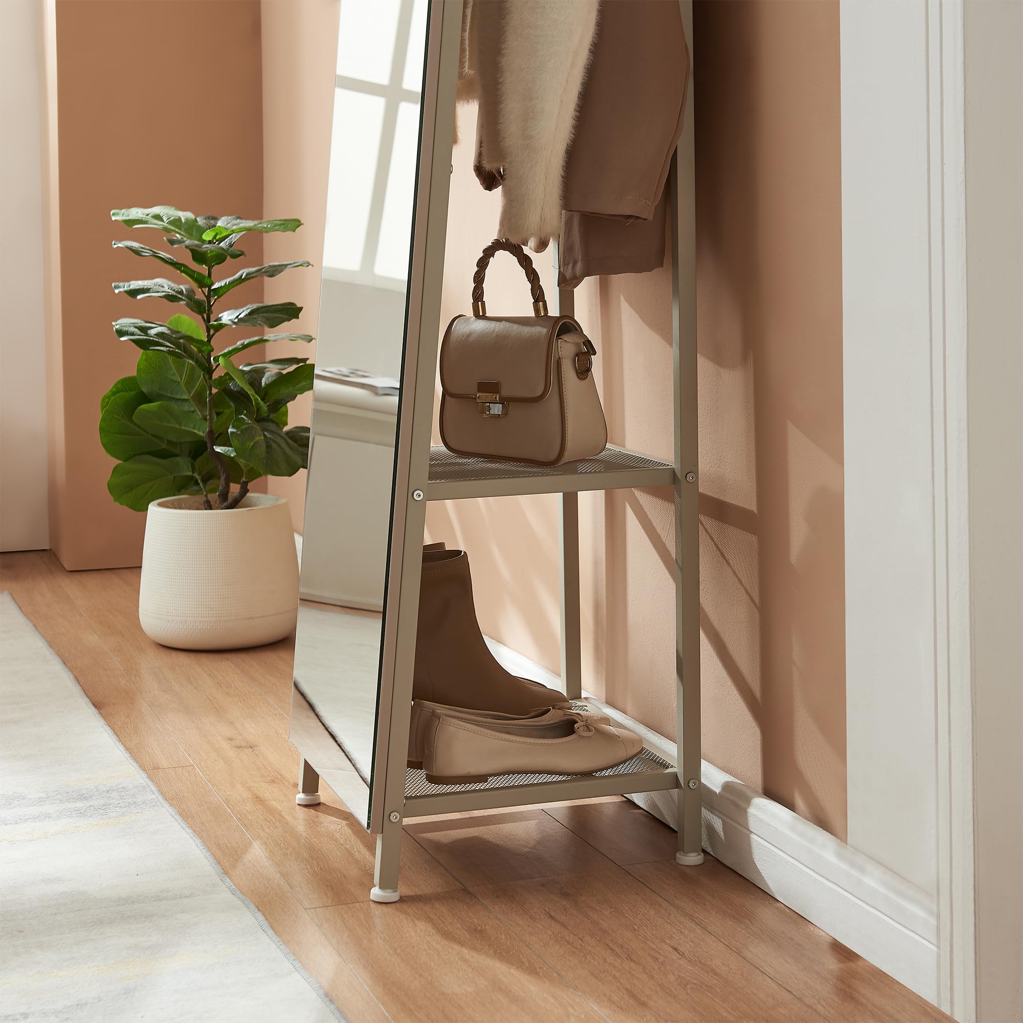 [en.casa] Espejo de Pie y Perchero Frenraby Mueble de Salón con Espejo de Cuerpo Entero 2 en 1 con Estantes y Barra para Colgar Ropa Dormitorio Vestidor Entrada Metal 165 x 40 x 35 cm - Oatmeal