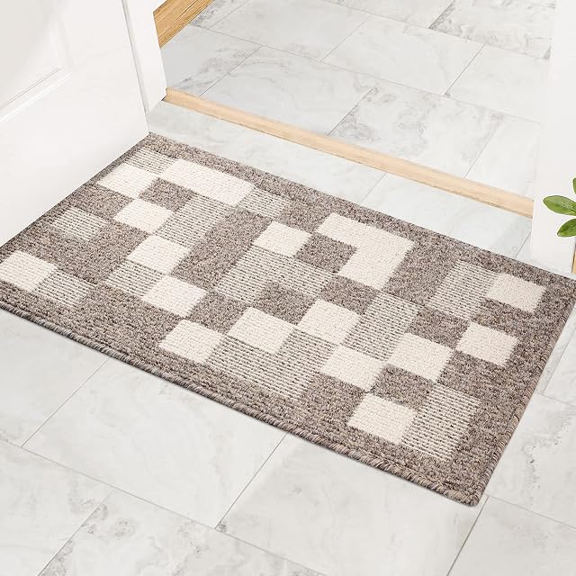 comfoyar Dirt Trapper Door Mats Indoor, Non Slip Machine Washable Entrance Rug, Super Absorbent Low Profile Floor mat for Dog Muddy Paws, Front Door, Entryway, Patio, Hallway (50 x 80cm, Brown)