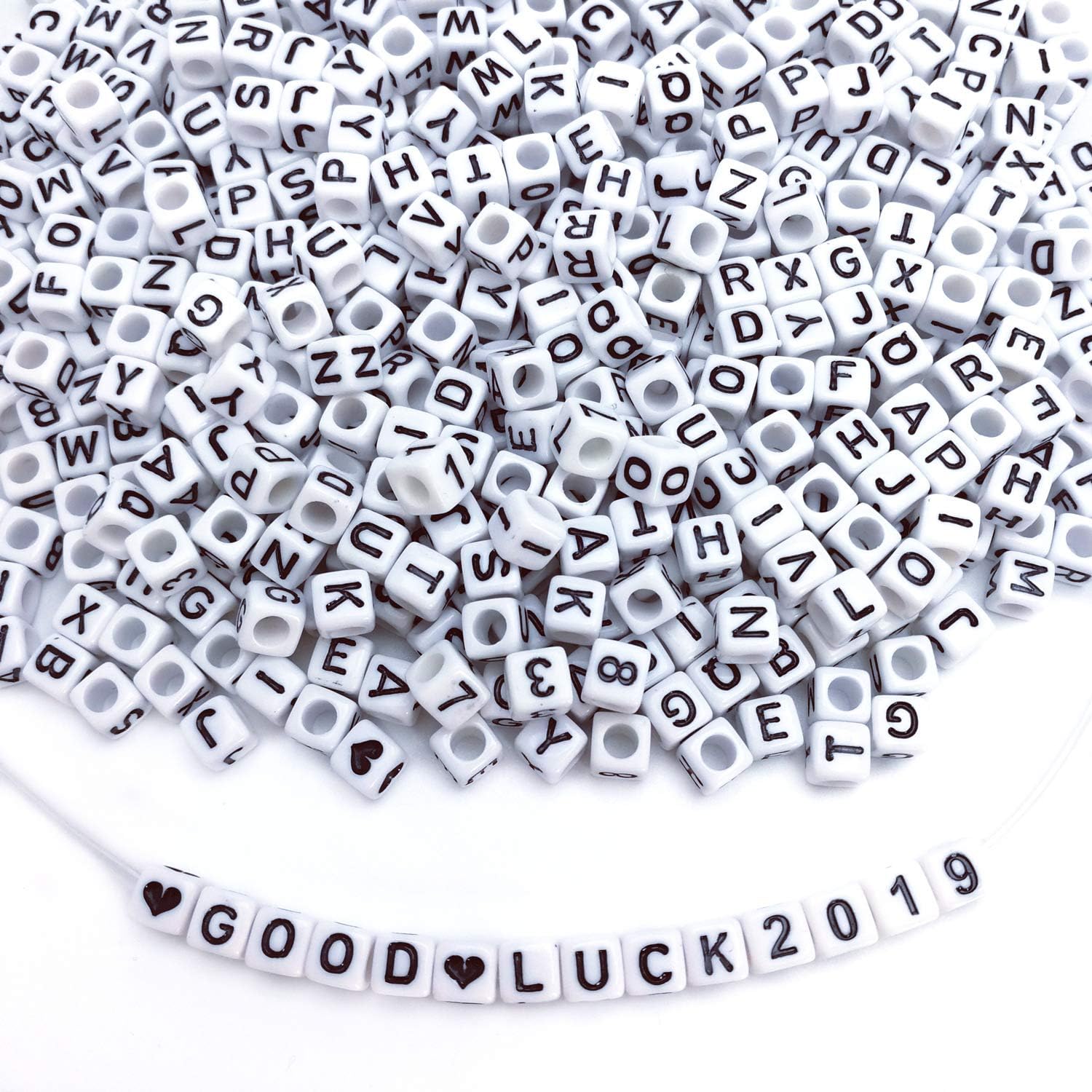 Amaney 800pcs 6×6mm White Cube Acrylic Alphabet Letter Beads Heart and Number Beads for Jewelry Making