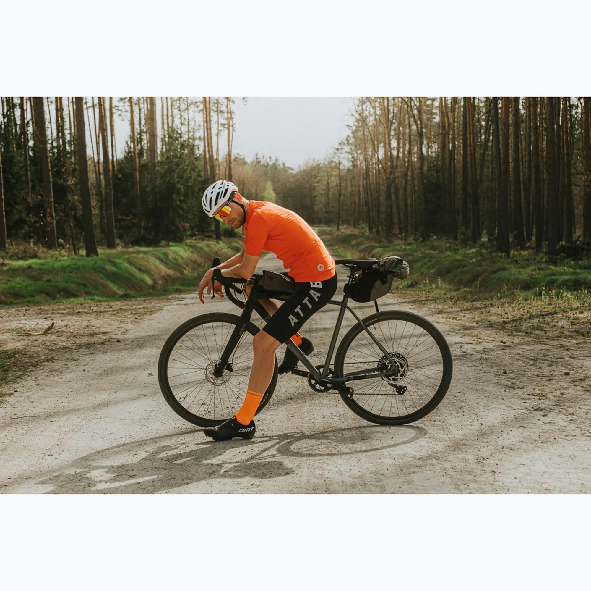 ATTABO Gravel Bike GRADO 2.0 z aluminiową ramą 52-56 cm, ergonomiczna kierownica, mechaniczny hamulec tarczowy TEKTRO rower z kołami 28" z akcesoriami, regulowane siodełko, 10-biegowa skrzynia biegów