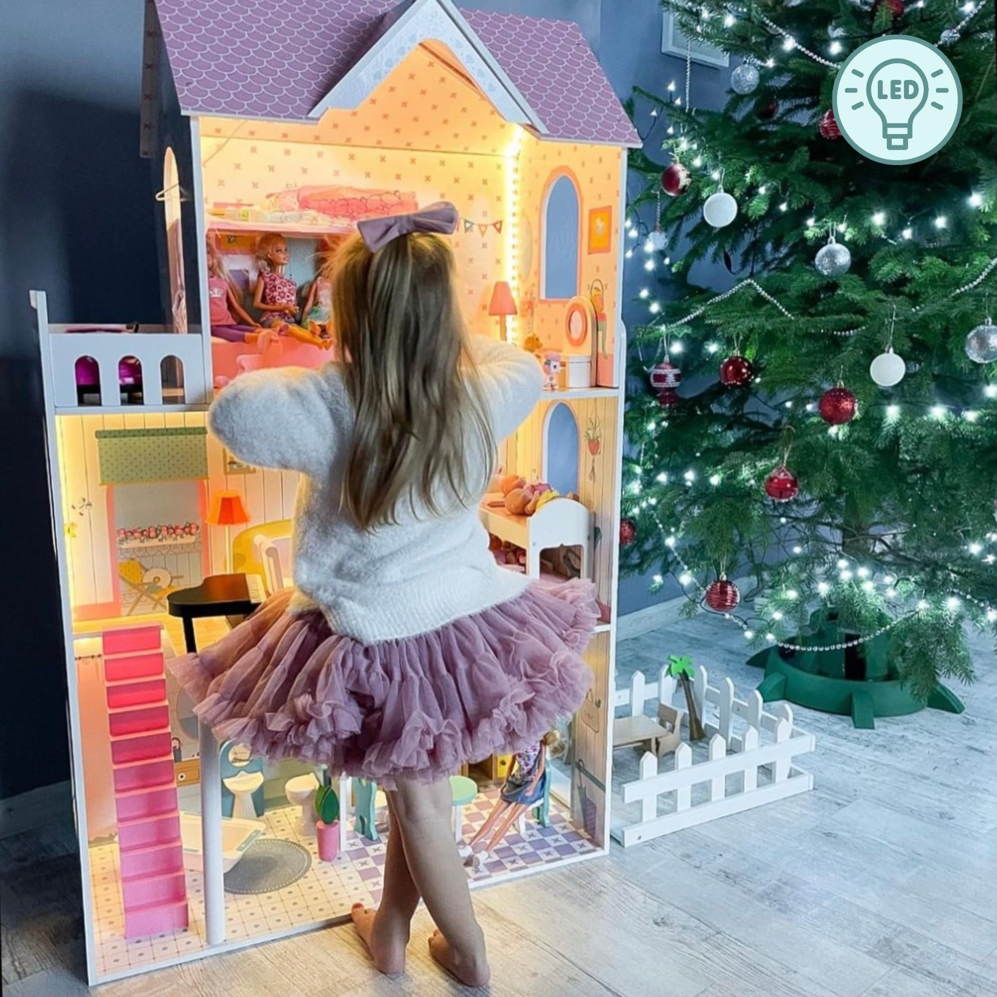 Mamabrum Casa de Muñecas de Madera XXL con LED – Casita de Muñecas de 3 Pisos con Muebles, Jardín y Accesorios – Casa de Barbie de Madera Educativa para Niñas +3 Años