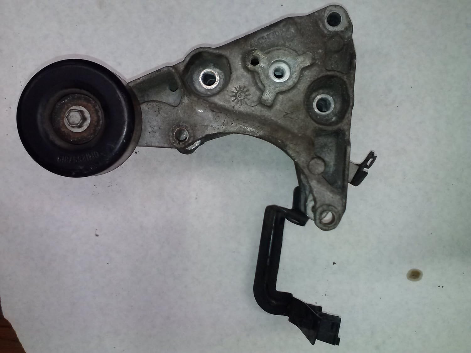 GM 10236997 Alternator Belt Tensioner Idler Bracket