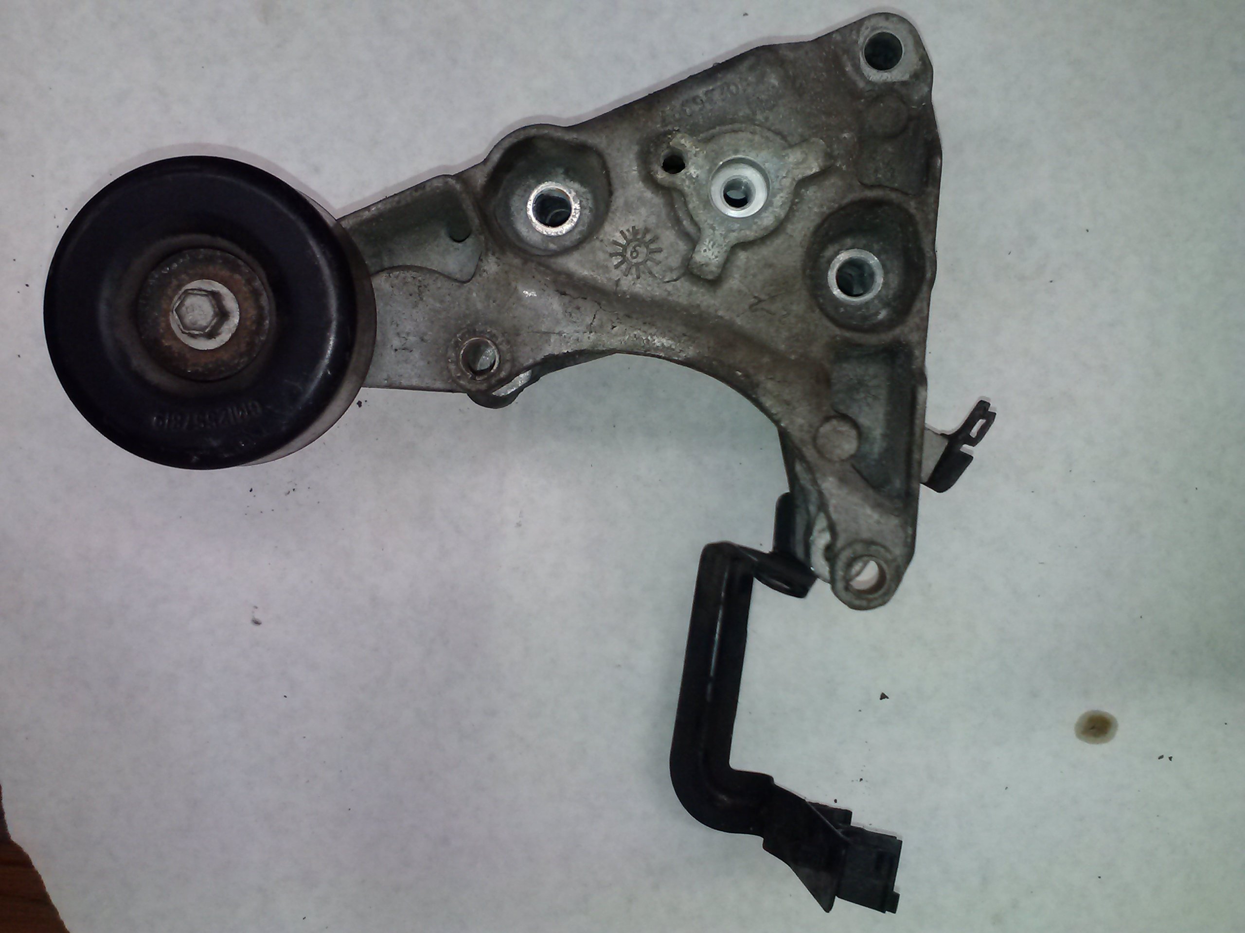 Amazon.com: GM 10236997 Alternator Belt Tensioner Idler Bracket 