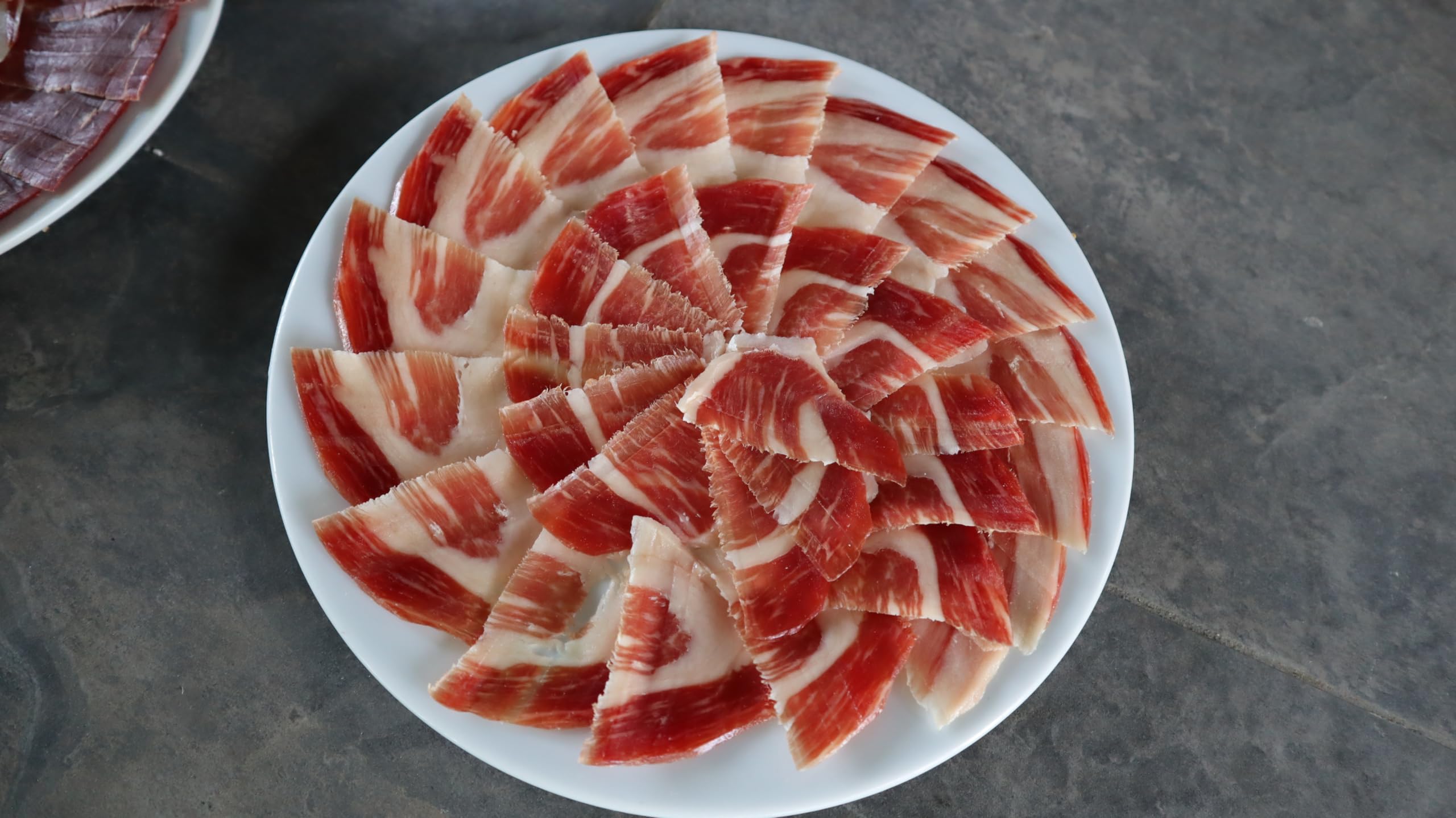 Corsevilla - Confezione di Jamón Ibérico di Bellota a Fette 100% - Spalla affettata 100% iberica di bellota - Prosciutto Crudo - Prosciutto Pata negra - Salumi - 12 pezzi - 100 grammi per confezione.