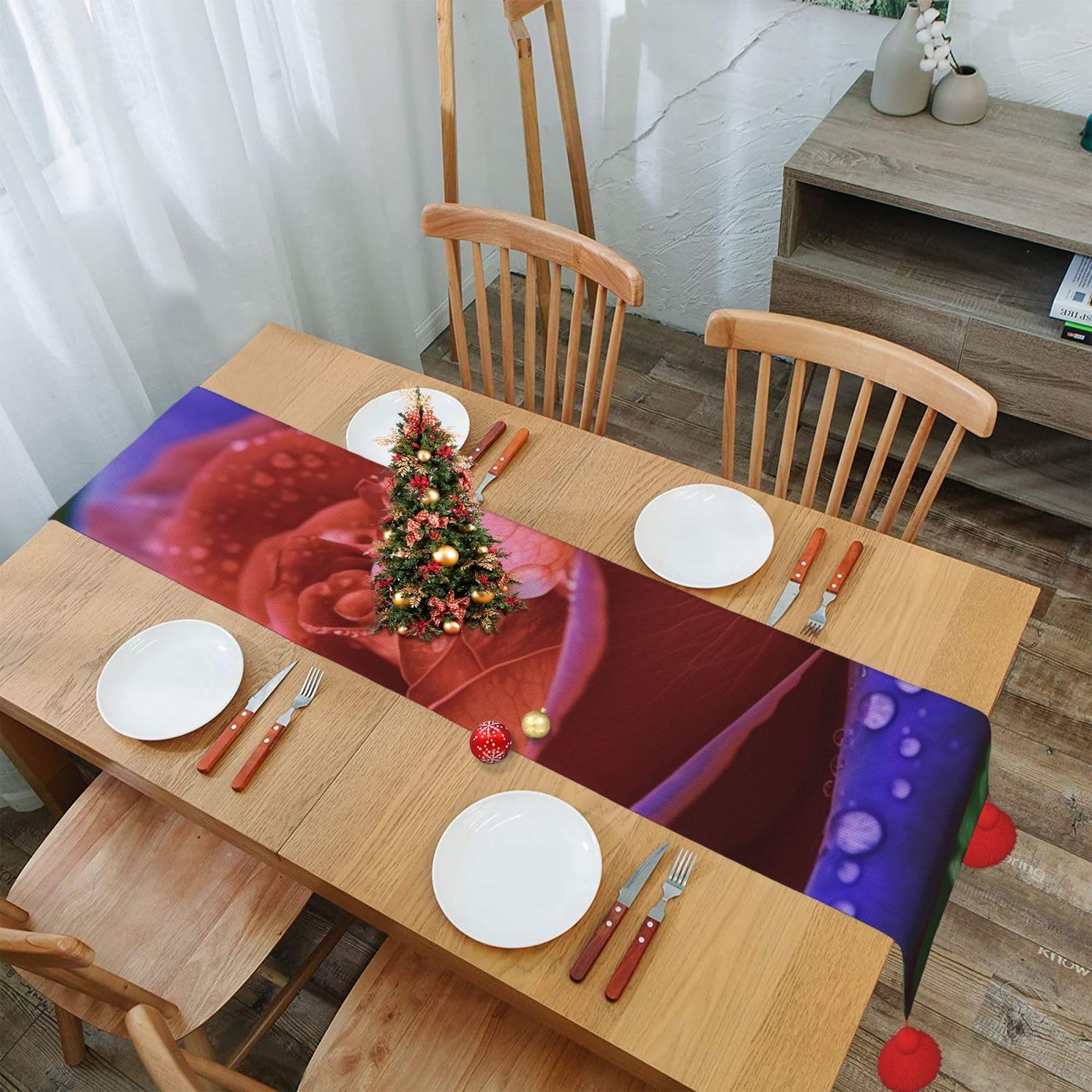 Chemin de table automne à roses rouges et franges pour décoration de table de Noël