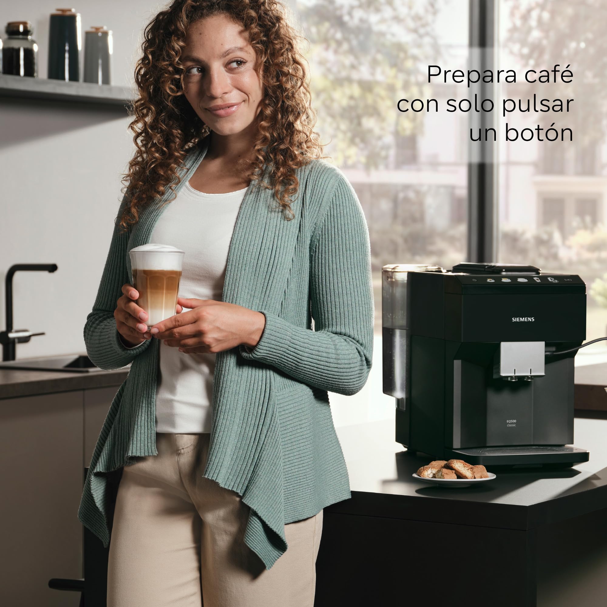 SIEMENS, Cafetera superautomática, EQ500, ceramDrive, Negro, TP511E19 | Podrás preparar dos tazas a la vez con su molinillo cerámico para un aroma más puro.
