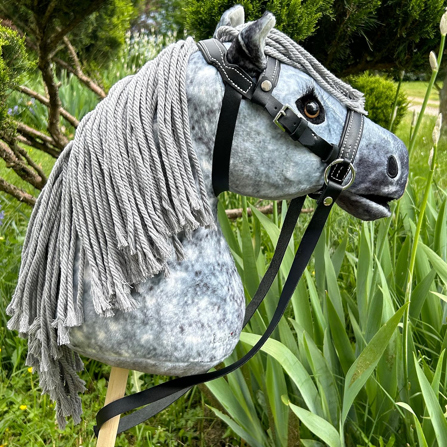 Hobby Horse Ethologisches Trensennetz schwarz für Hobby Horse Größe A3 und A4 verstellbar durch Schnalle Kunstleder mit weißen Nähten