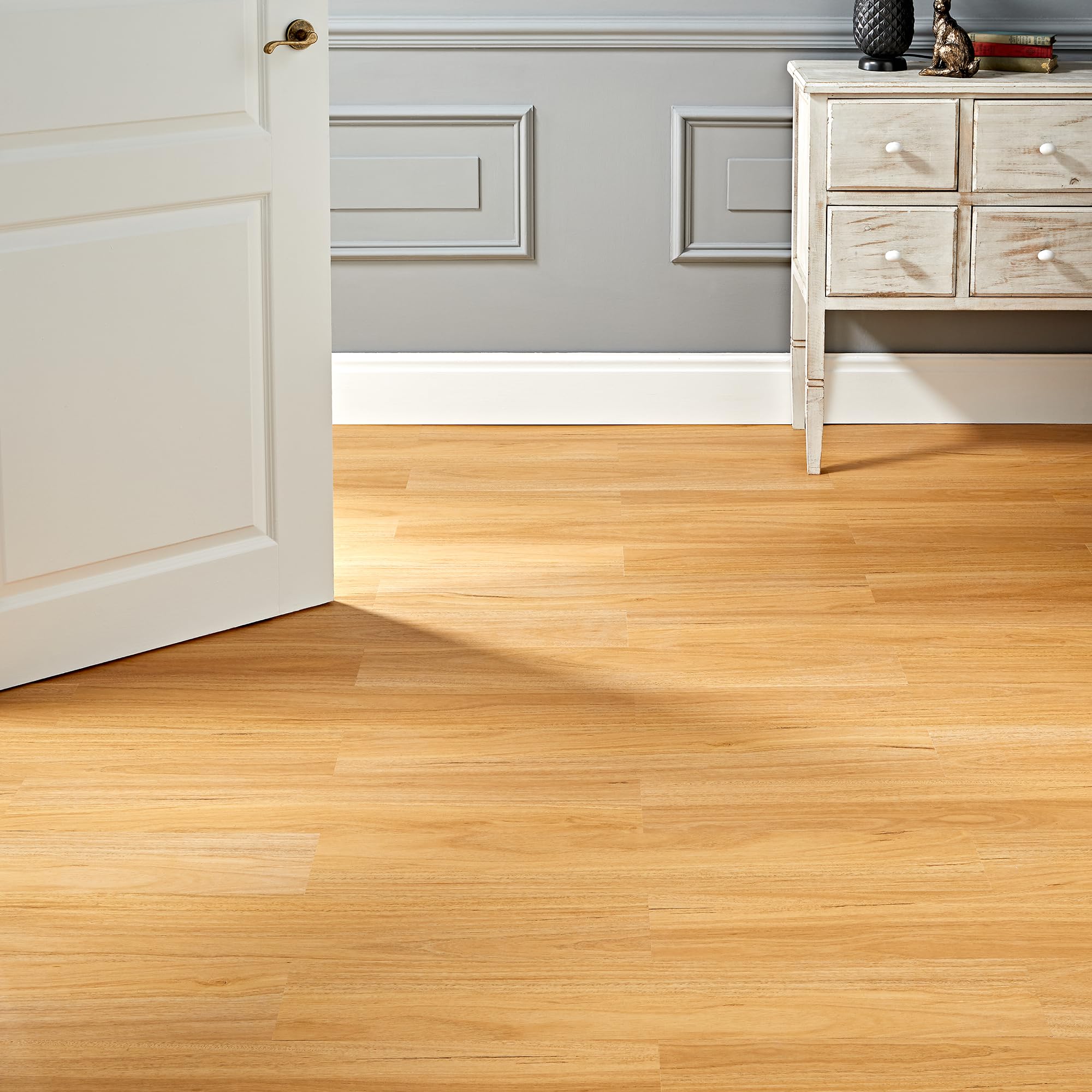 AMBULABO Wood Effect Vinyl Self Adhesive Floor Planks β 18pcs (2.5mΒ²) for Peel and Stick Flooring (Classic Oak)
