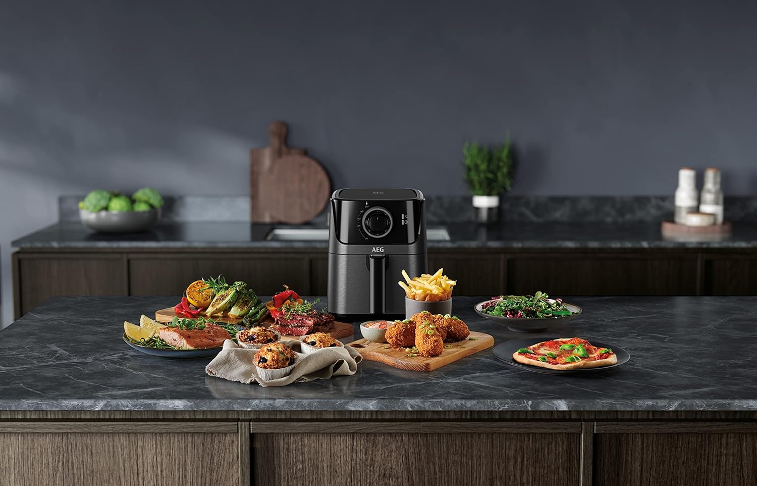 AEG AF5-1-4GB Friggitrice ad aria calda/frittura/grigliata/arrosto/cottura/senza olio/capacità 2,5 l/lavabile in lavastoviglie / 80-200 °C/programmabile/nero