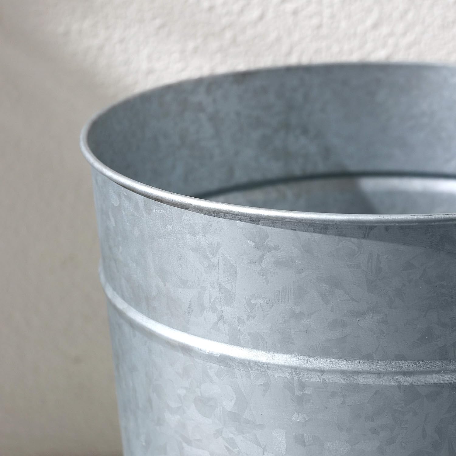 KMwares Decorative Round Wastebasket/Trash Can/Garbage Can for Home Accent, Kitchen, Bathroom Accessories, Office Decoration - Rustic Galvanized Steel Metal