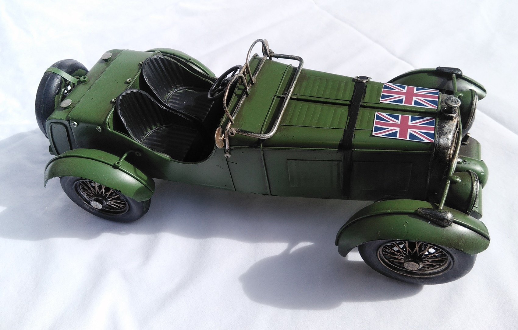 Lovely large (28cm) vintage retro tin metal 1920's Rally car ornaments- available in two colours - great gift idea for any shelf or desk! (Green)