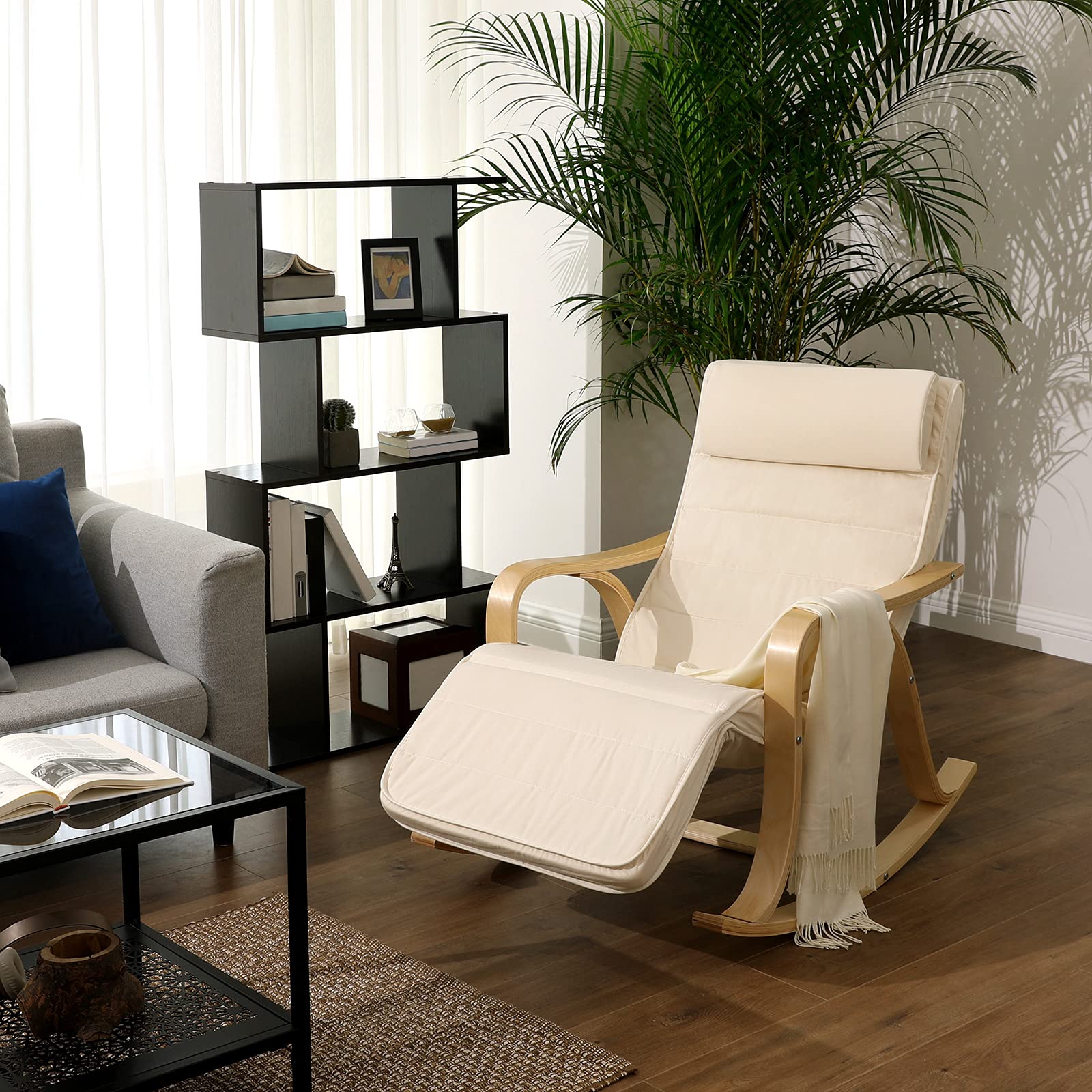 SONGMICS LYY41M Sedia Legno di Betulla, Poltrona a Dondolo con Poggiapiedi Regolabile a 5 Altezze, Fodera in Cotone, Portata 150 kg, Beige, 67 x 125 x 91 cm
