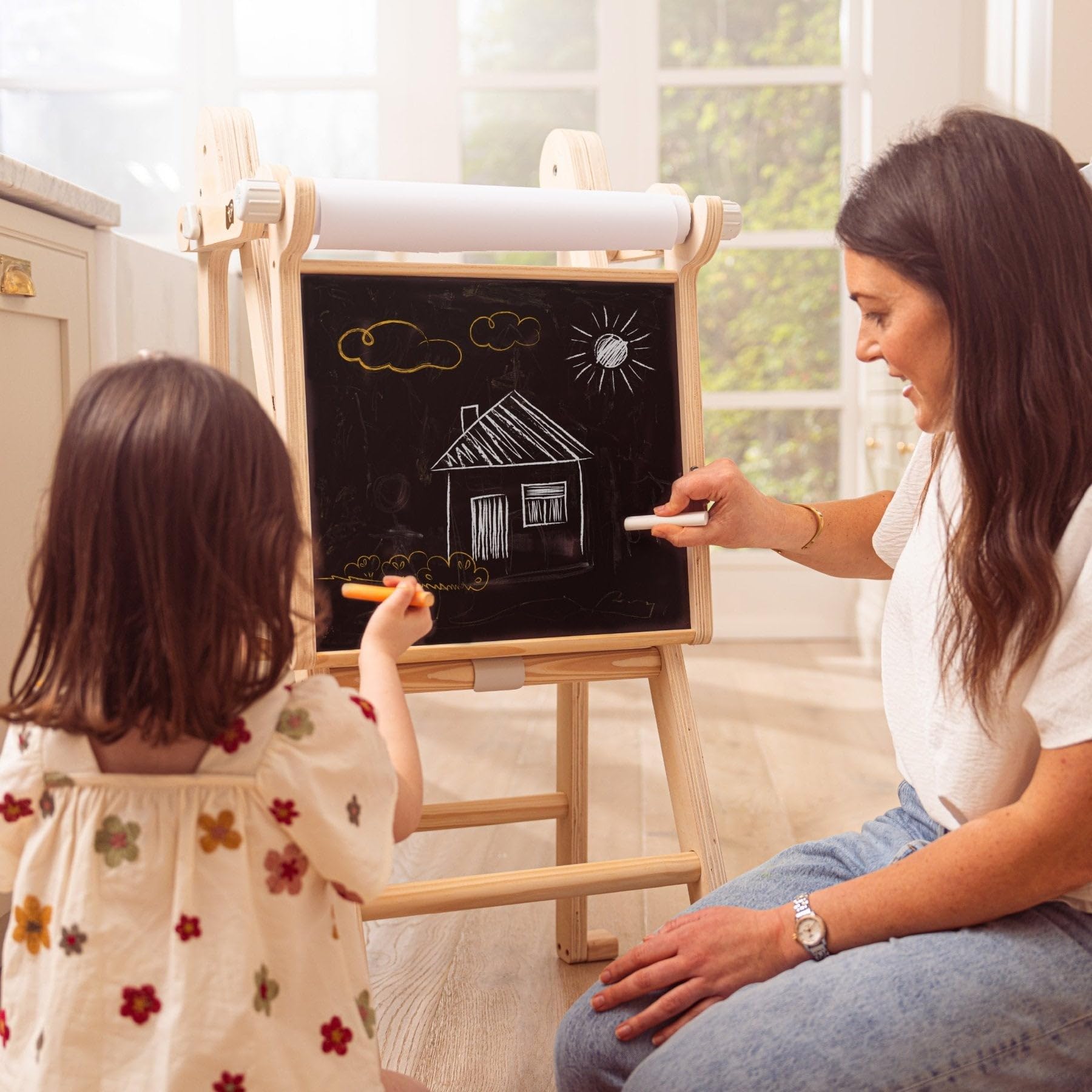 Active Tots Tableau Créatif en Bois FSC® – Chevalet avec Rouleau de Papier – Dès 12 Mois – Stimule l’Imagination – Pour Usage Domestique