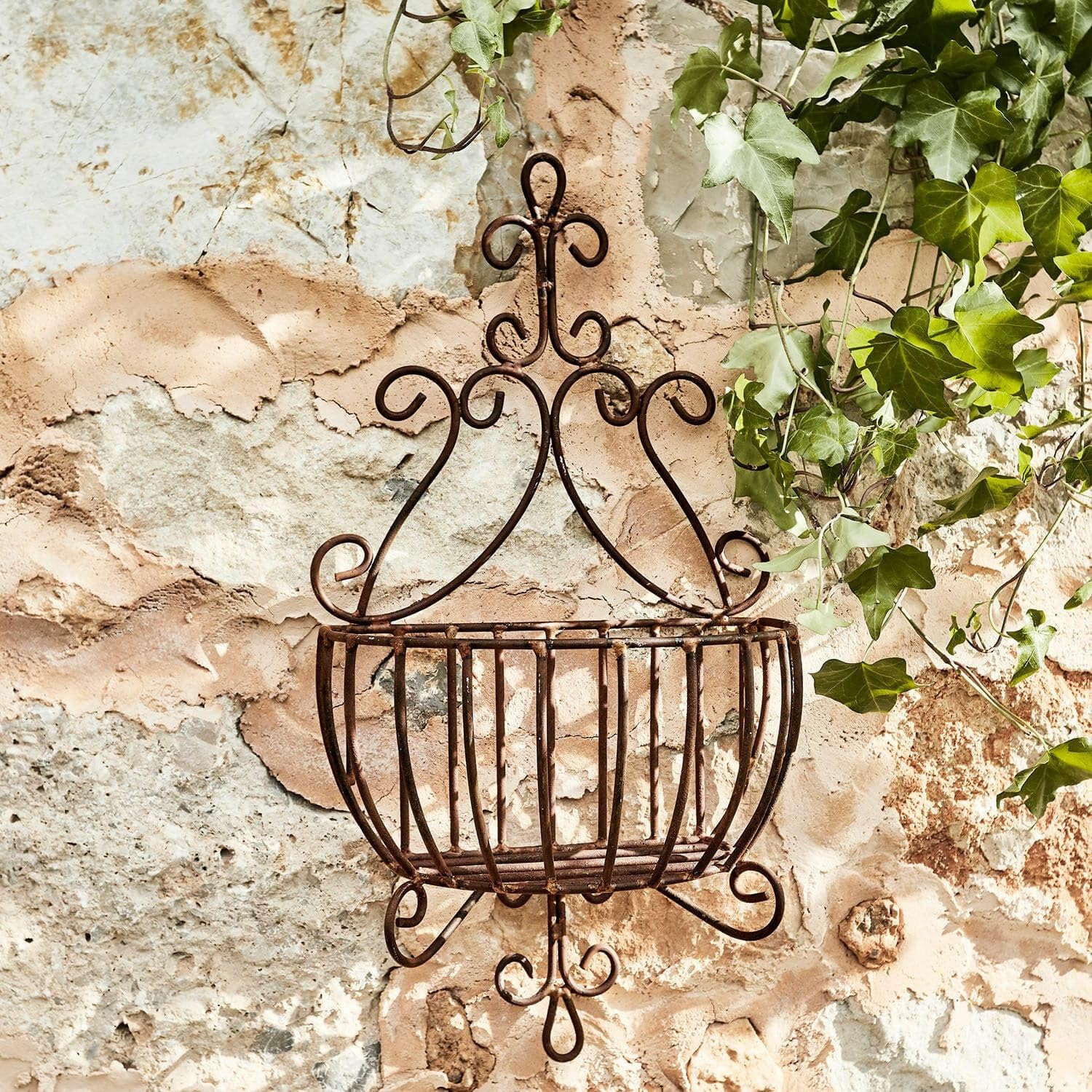 Loberon Deko-Korb Marciac, Pure Nostalgie, für Pflanzen & mehr, Nostalgisches Design, Rost-Finish, Gartenzubehör, Gartendekoration, Outdoor, Eisen, Bronze