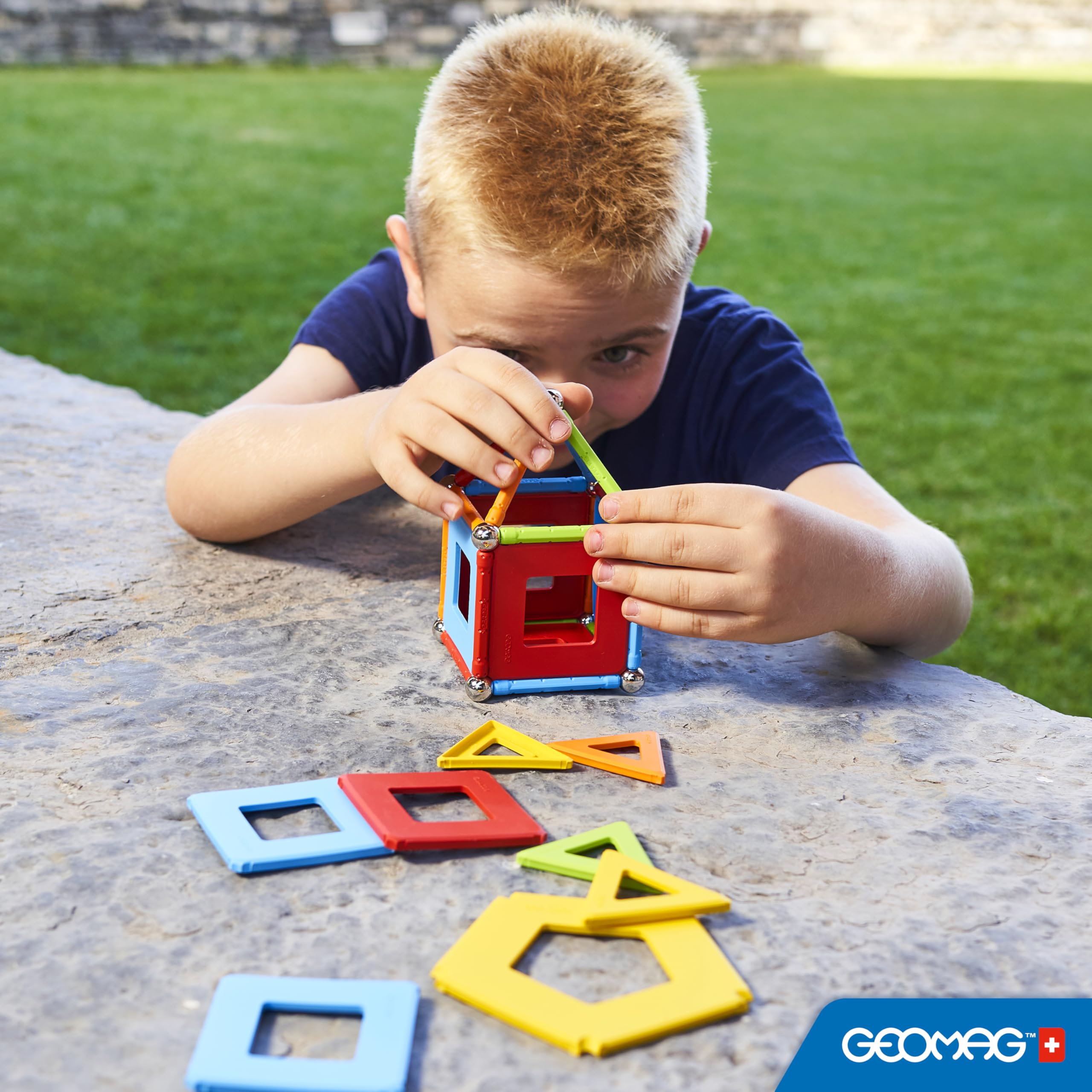 Geomag Classic Confetti 50 Pièces Jeu de Construction magnétique pour Enfants, Cadeau pour garçons et Filles de 5 6 7 8 9 10 11 12 13 Ans, constructions magnétiques, Jeux pour Enfants