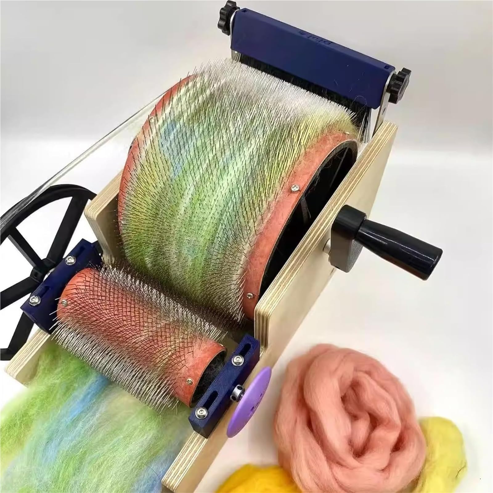 Este cardador de Tambor Manual es Ideal para Mezclar Lana y Fibras, hilar y Realizar proyectos de Manualidades.