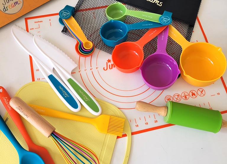 Set di 8 coltelli da cucina per bambini, per tagliare e cucinare, frutta o verdura, incluso coltello in legno, tagliere e pelapatate, pesce