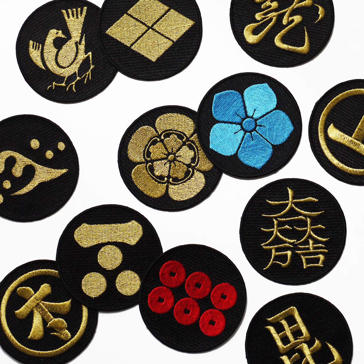 Amazon.co.jp: 戦国武将家紋ワッペン「明智光秀・水色桔梗」（直径7cm