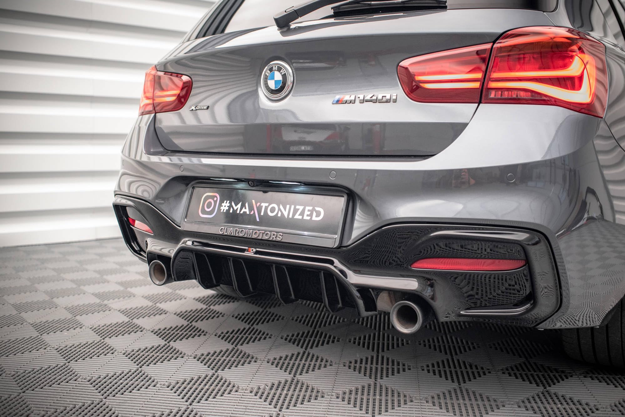 Maxton Design Heckdiffusor für BMW F20 F21 Facelift mit M-Paket Hochglanz schwarz