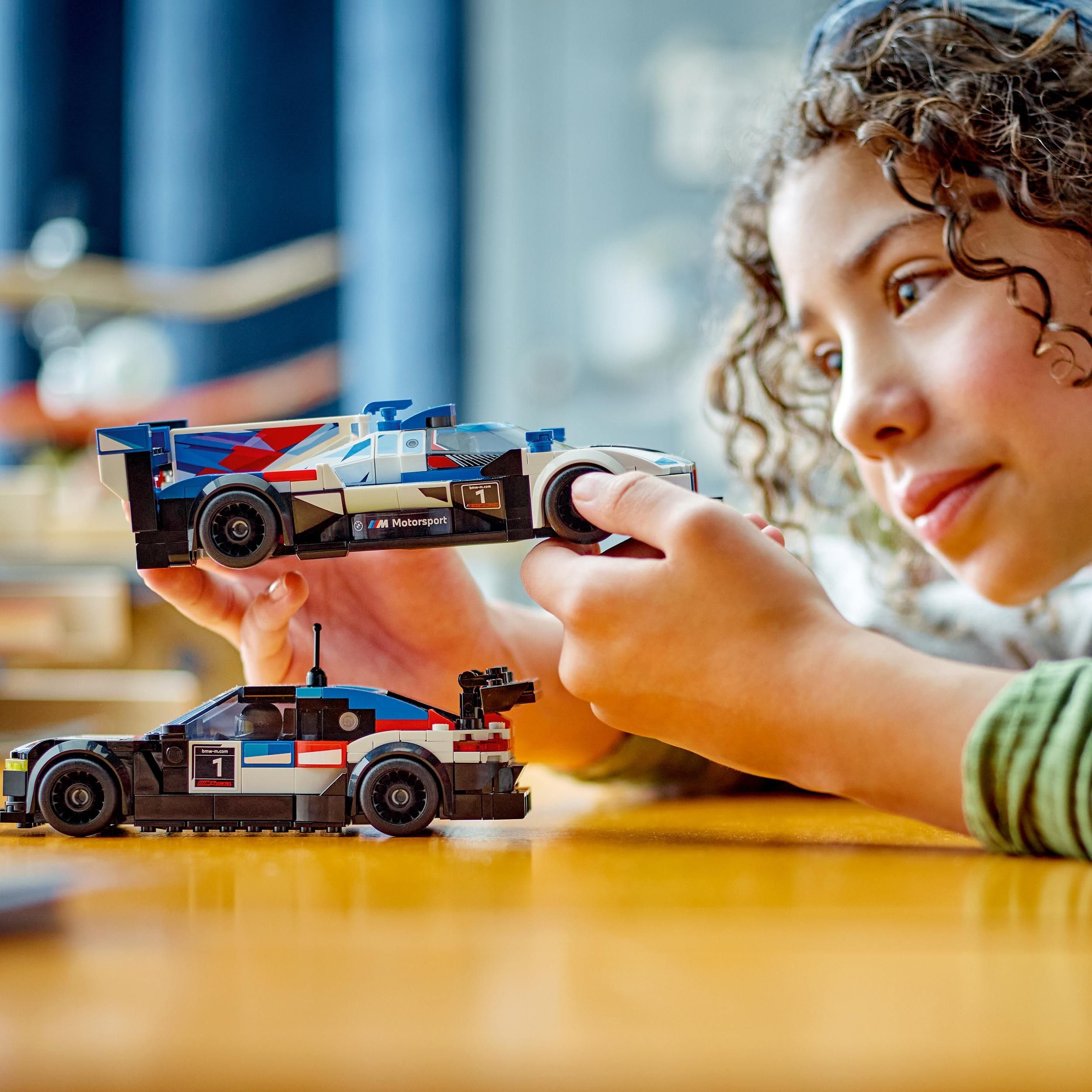 LEGO Speed Champions Coches de Carreras BMW M4 GT3 y BMW M Hybrid V8 Vehículos de Juguete, 2 Maquetas de Construcción y 2 Minifiguras de Pilotos, Regalo para Niños y Niñas de 9 Años o Más 76922